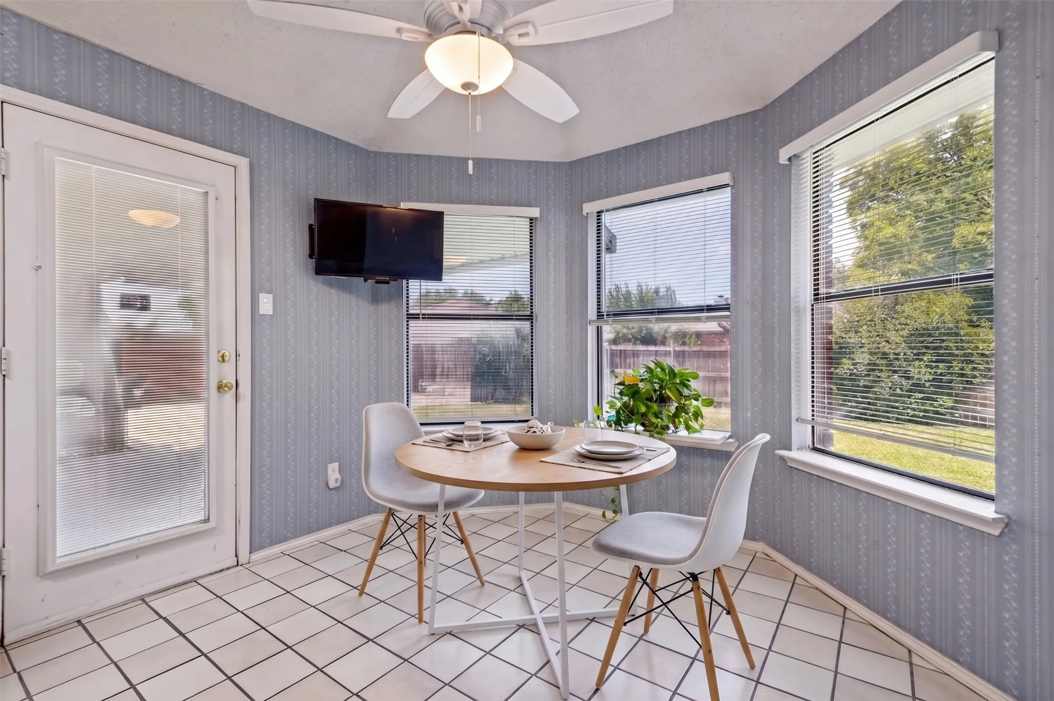 Single Family Residence For Sale in Dallas County , 821 Creek Valley Road, Mesquite, Texas 75181, 3 Bedroom, 2 Bathroom, 2 Garage spaces, 1,452 Sqft, built in 1989, mls#21367301, Real Estate Agent in Mesquite, Homes For Sale in Dallas county, Homes For Sale in Mesquite, Realtor in Mesquite Texas, Real Estate Brokerage Independent Realty Texas, Luminita Cordes Realtor