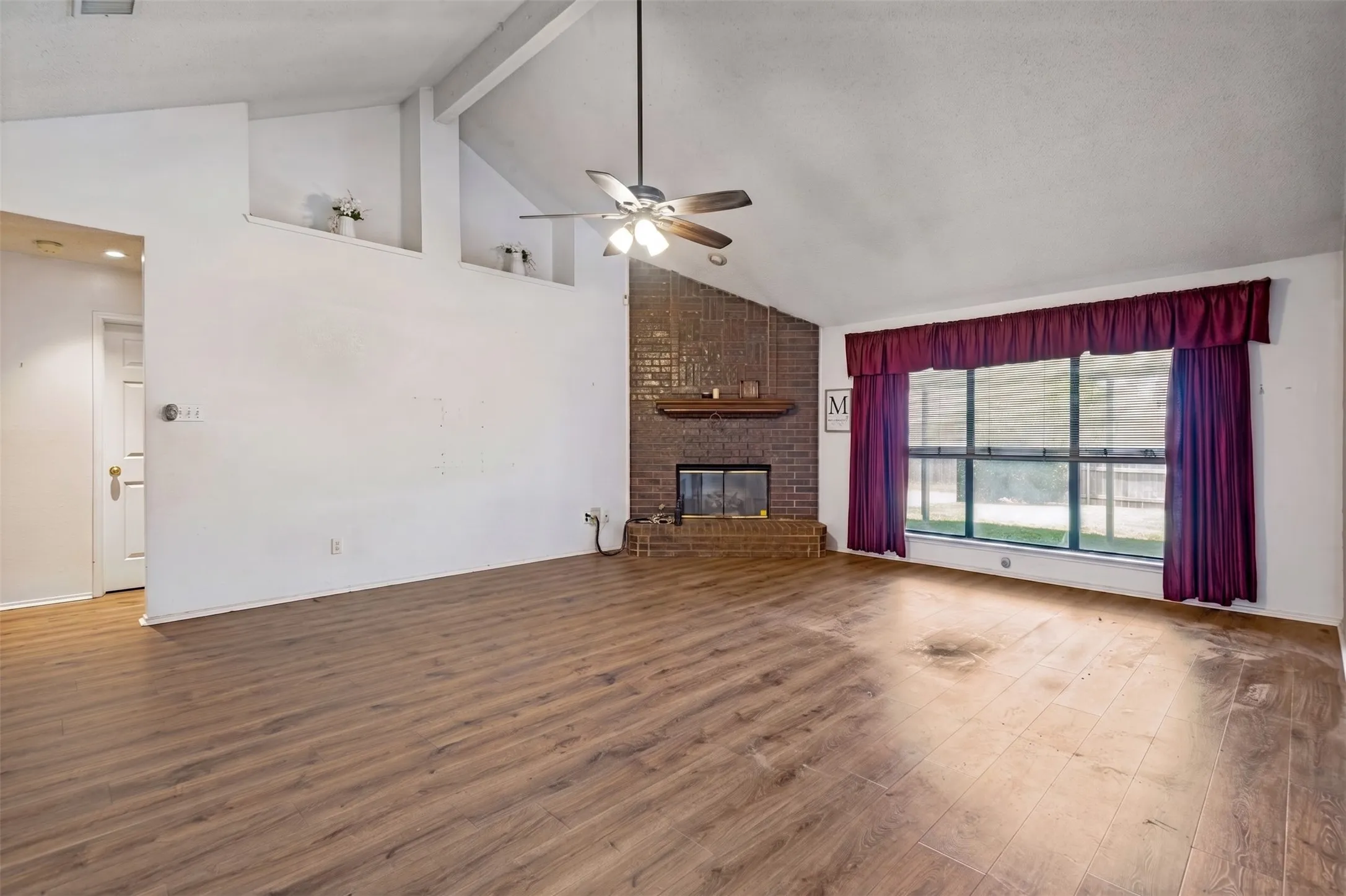 Single Family Residence For Sale in Dallas County , 821 Creek Valley Road, Mesquite, Texas 75181, 3 Bedroom, 2 Bathroom, 2 Garage spaces, 1,452 Sqft, built in 1989, mls#21367301, Real Estate Agent in Mesquite, Homes For Sale in Dallas county, Homes For Sale in Mesquite, Realtor in Mesquite Texas, Real Estate Brokerage Independent Realty Texas, Luminita Cordes Realtor