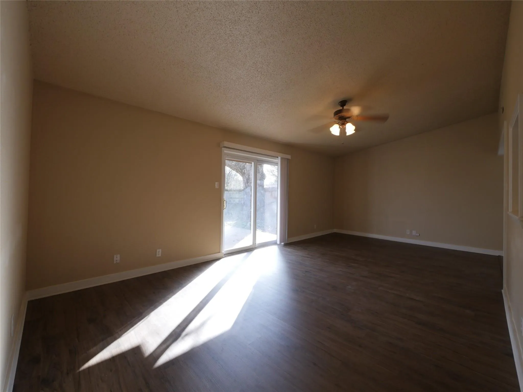 Single Family Residence For Sale in Grayson County , 2702 Shawn Drive, Denison, Texas 75020, 3 Bedroom, 2 Bathroom, 2 Garage spaces, 1,232 Sqft, built in 1967, mls#21367823, Real Estate Agent in Denison, Homes For Sale in Grayson county, Homes For Sale in Denison, Realtor in Denison Texas, Real Estate Brokerage Independent Realty Texas, Luminita Cordes Realtor