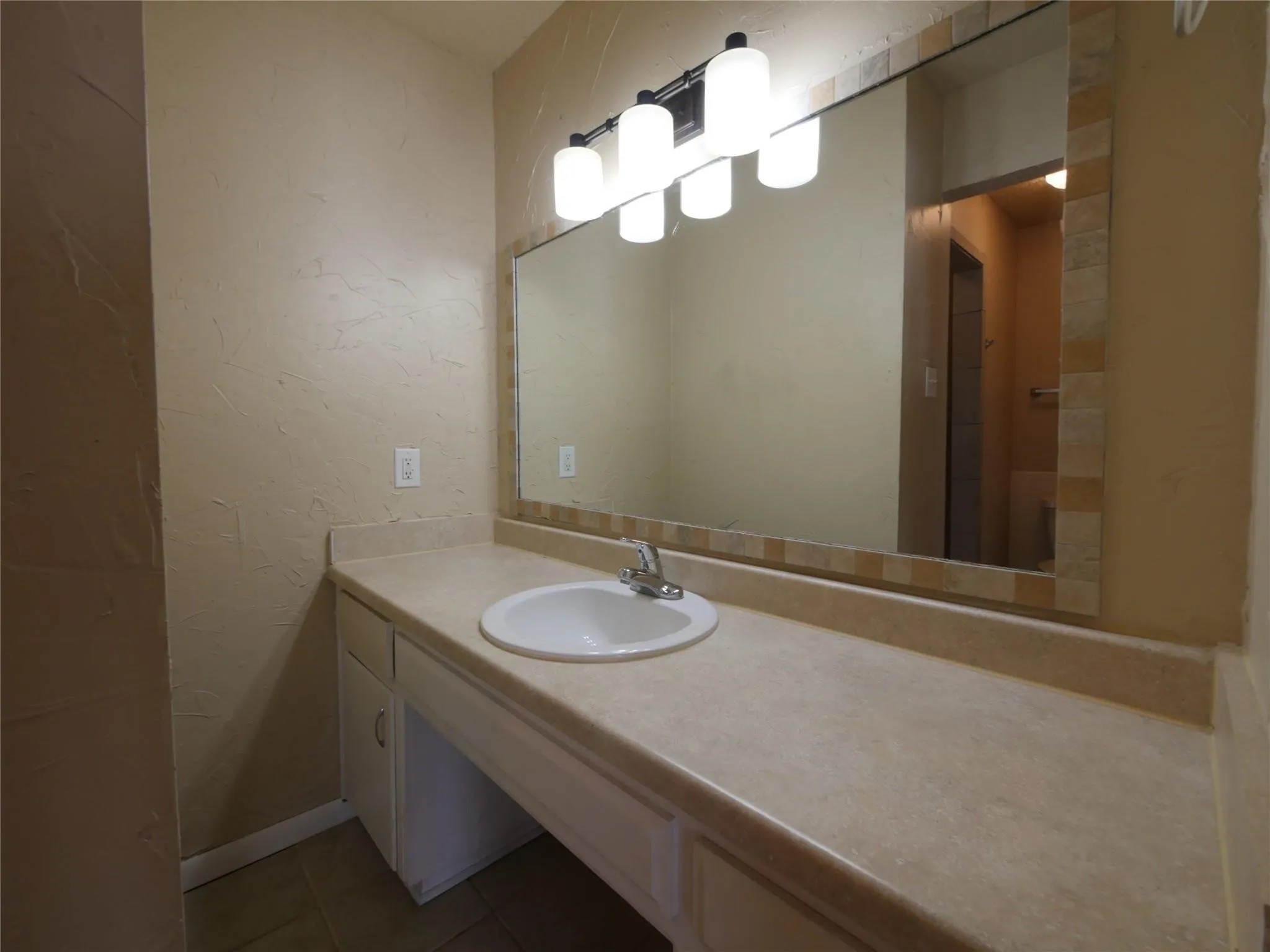 Single Family Residence For Sale in Grayson County , 2702 Shawn Drive, Denison, Texas 75020, 3 Bedroom, 2 Bathroom, 2 Garage spaces, 1,232 Sqft, built in 1967, mls#21367823, Real Estate Agent in Denison, Homes For Sale in Grayson county, Homes For Sale in Denison, Realtor in Denison Texas, Real Estate Brokerage Independent Realty Texas, Luminita Cordes Realtor