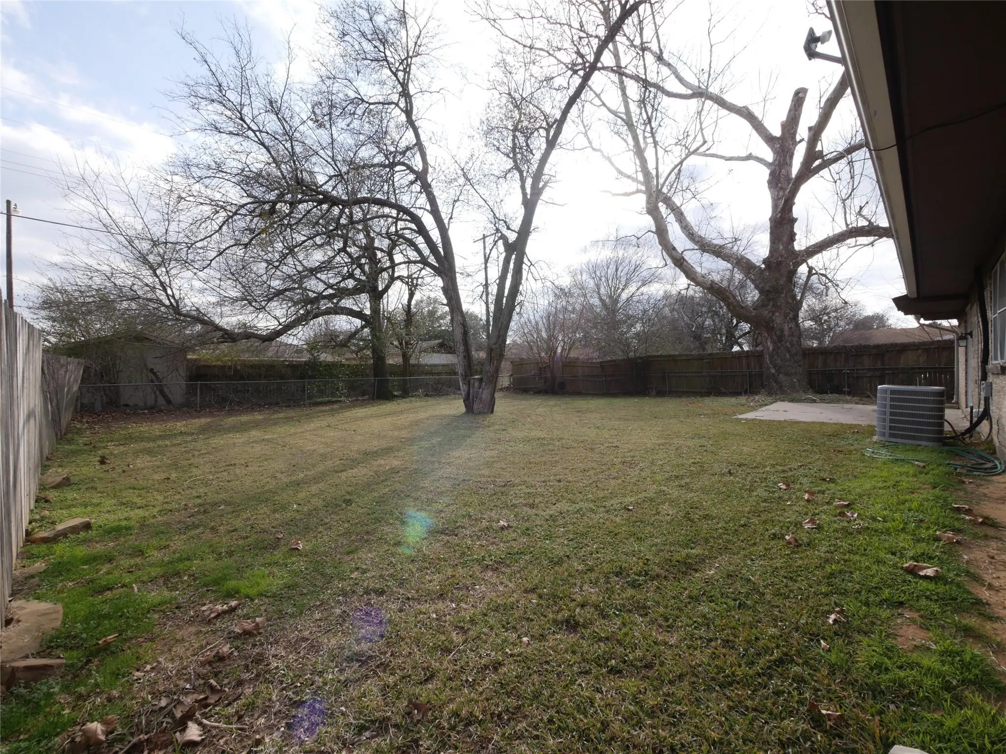 Single Family Residence For Sale in Grayson County , 2702 Shawn Drive, Denison, Texas 75020, 3 Bedroom, 2 Bathroom, 2 Garage spaces, 1,232 Sqft, built in 1967, mls#21367823, Real Estate Agent in Denison, Homes For Sale in Grayson county, Homes For Sale in Denison, Realtor in Denison Texas, Real Estate Brokerage Independent Realty Texas, Luminita Cordes Realtor