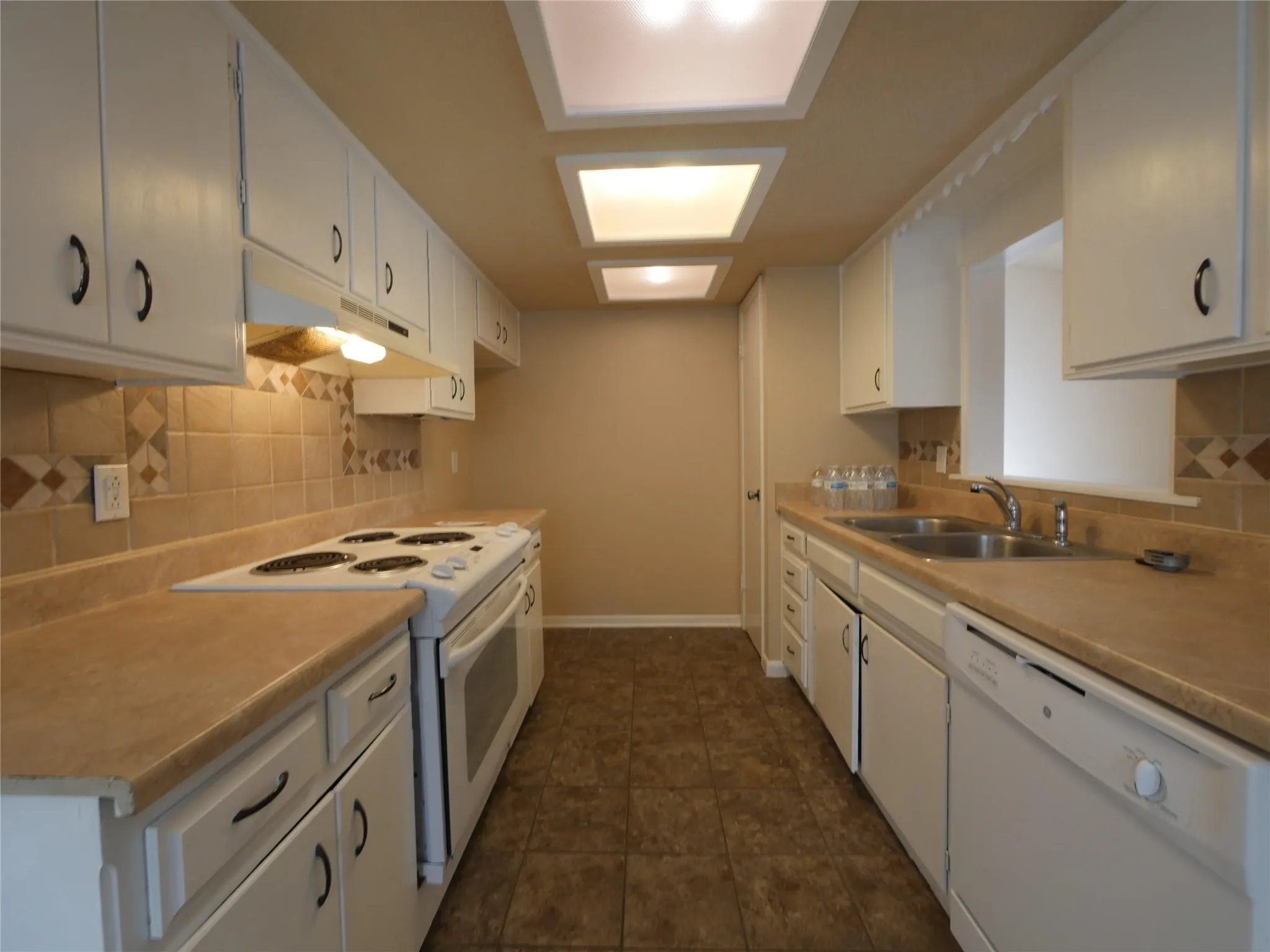 Single Family Residence For Sale in Grayson County , 2702 Shawn Drive, Denison, Texas 75020, 3 Bedroom, 2 Bathroom, 2 Garage spaces, 1,232 Sqft, built in 1967, mls#21367823, Real Estate Agent in Denison, Homes For Sale in Grayson county, Homes For Sale in Denison, Realtor in Denison Texas, Real Estate Brokerage Independent Realty Texas, Luminita Cordes Realtor