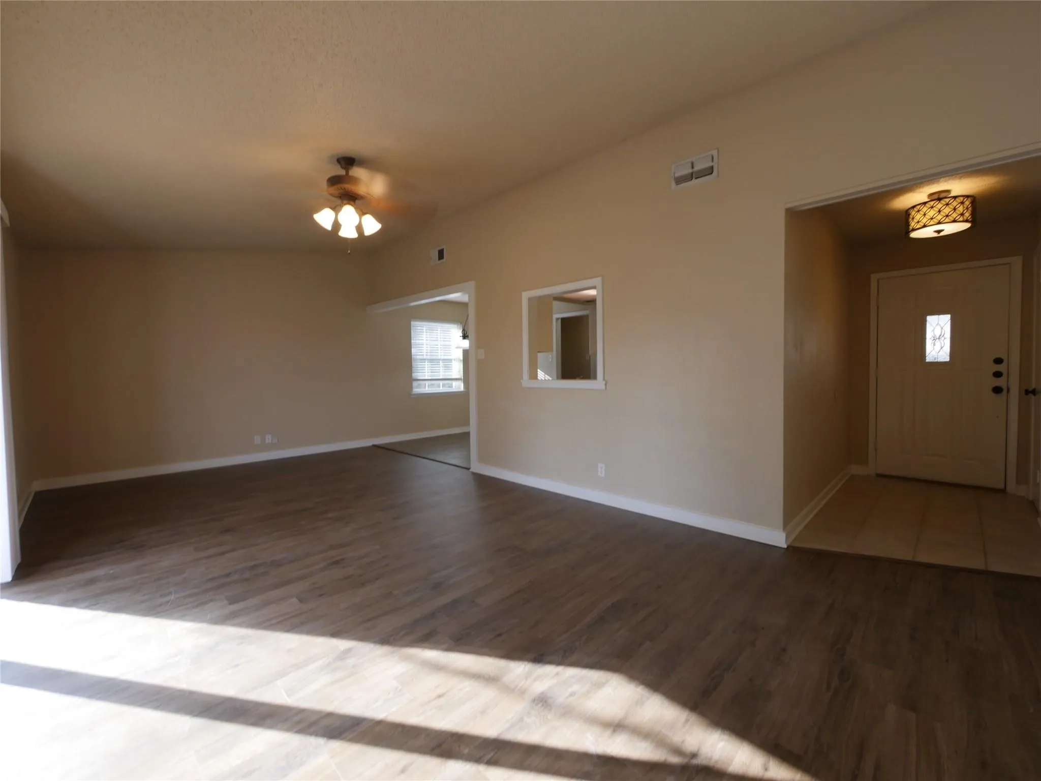 Single Family Residence For Sale in Grayson County , 2702 Shawn Drive, Denison, Texas 75020, 3 Bedroom, 2 Bathroom, 2 Garage spaces, 1,232 Sqft, built in 1967, mls#21367823, Real Estate Agent in Denison, Homes For Sale in Grayson county, Homes For Sale in Denison, Realtor in Denison Texas, Real Estate Brokerage Independent Realty Texas, Luminita Cordes Realtor