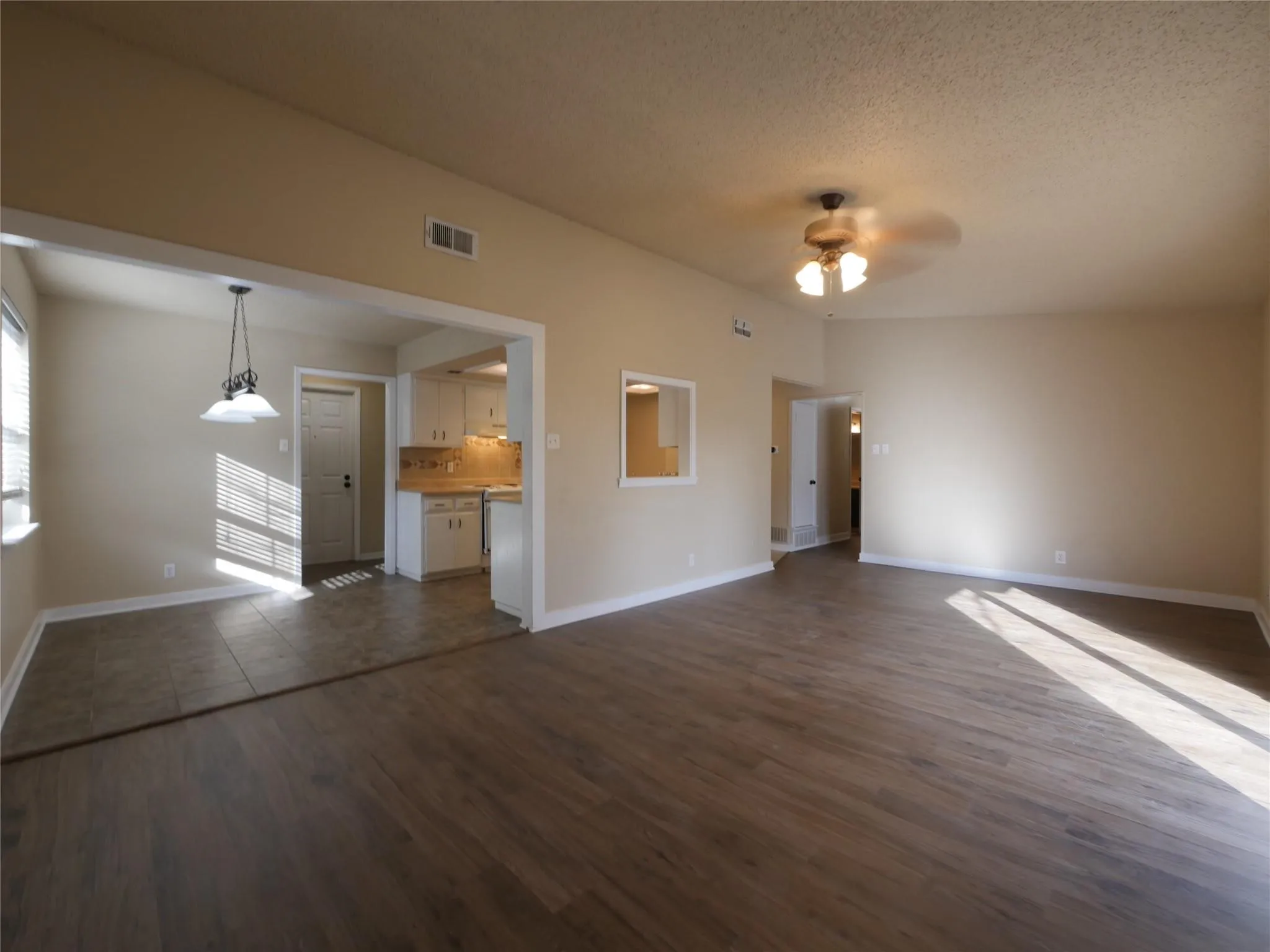 Single Family Residence For Sale in Grayson County , 2702 Shawn Drive, Denison, Texas 75020, 3 Bedroom, 2 Bathroom, 2 Garage spaces, 1,232 Sqft, built in 1967, mls#21367823, Real Estate Agent in Denison, Homes For Sale in Grayson county, Homes For Sale in Denison, Realtor in Denison Texas, Real Estate Brokerage Independent Realty Texas, Luminita Cordes Realtor