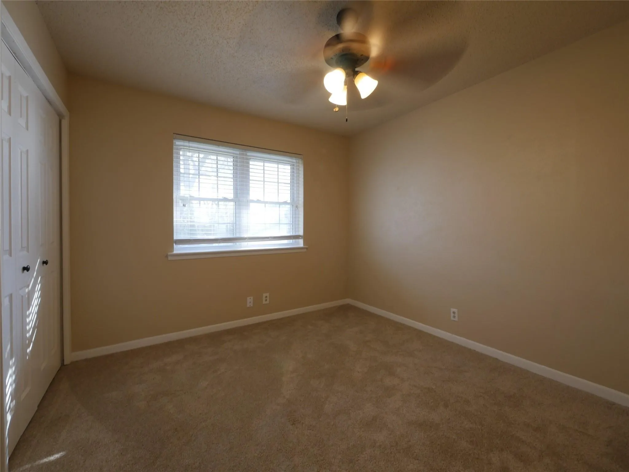 Single Family Residence For Sale in Grayson County , 2702 Shawn Drive, Denison, Texas 75020, 3 Bedroom, 2 Bathroom, 2 Garage spaces, 1,232 Sqft, built in 1967, mls#21367823, Real Estate Agent in Denison, Homes For Sale in Grayson county, Homes For Sale in Denison, Realtor in Denison Texas, Real Estate Brokerage Independent Realty Texas, Luminita Cordes Realtor