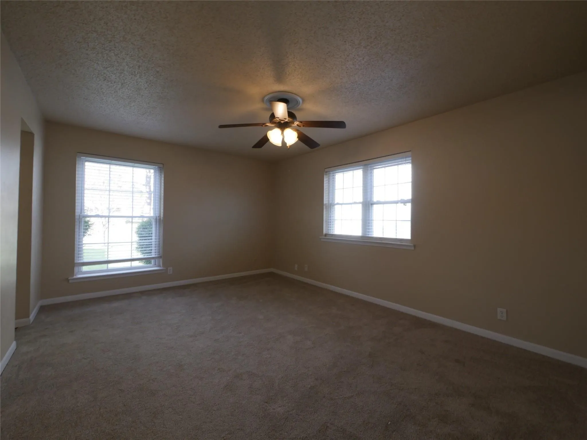 Single Family Residence For Sale in Grayson County , 2702 Shawn Drive, Denison, Texas 75020, 3 Bedroom, 2 Bathroom, 2 Garage spaces, 1,232 Sqft, built in 1967, mls#21367823, Real Estate Agent in Denison, Homes For Sale in Grayson county, Homes For Sale in Denison, Realtor in Denison Texas, Real Estate Brokerage Independent Realty Texas, Luminita Cordes Realtor