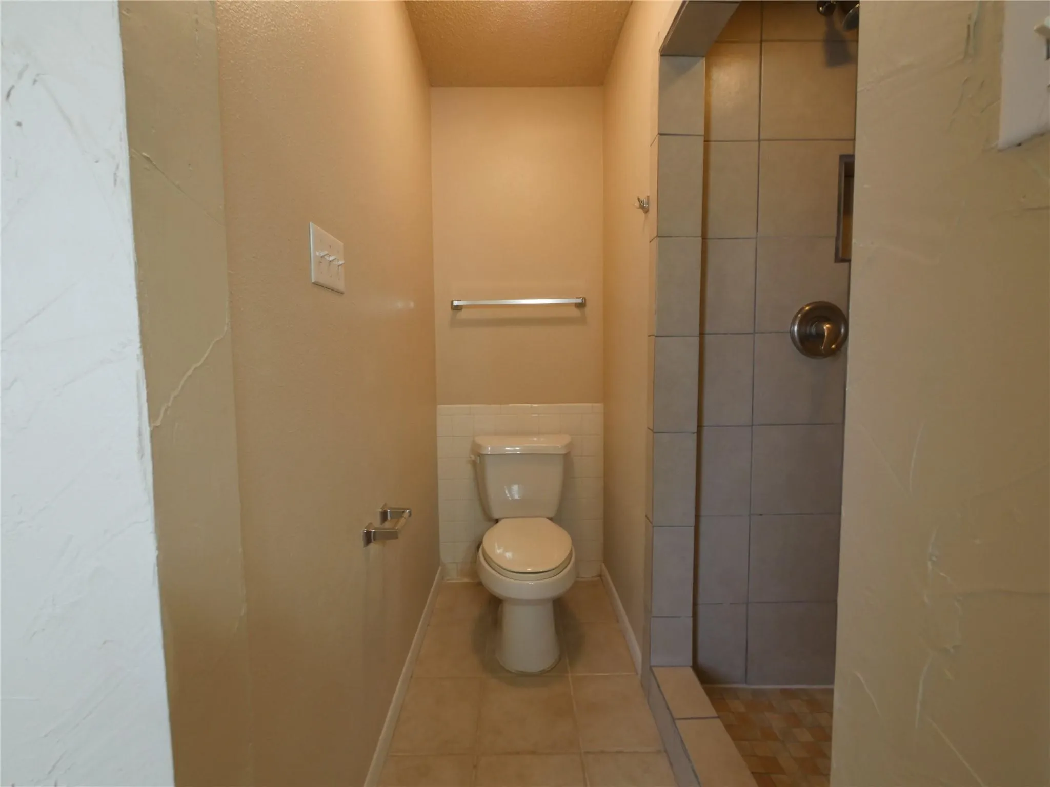 Single Family Residence For Sale in Grayson County , 2702 Shawn Drive, Denison, Texas 75020, 3 Bedroom, 2 Bathroom, 2 Garage spaces, 1,232 Sqft, built in 1967, mls#21367823, Real Estate Agent in Denison, Homes For Sale in Grayson county, Homes For Sale in Denison, Realtor in Denison Texas, Real Estate Brokerage Independent Realty Texas, Luminita Cordes Realtor