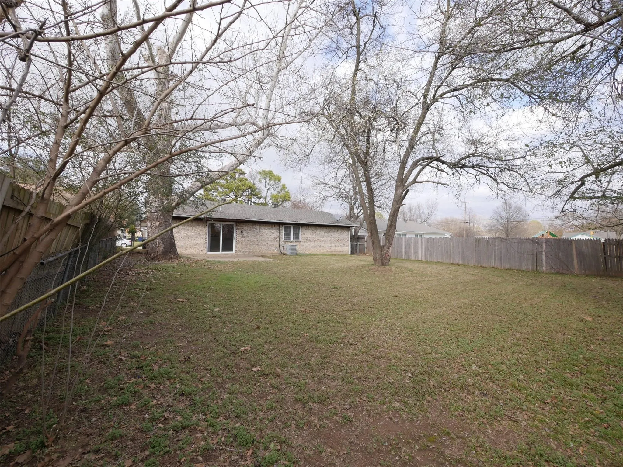 Single Family Residence For Sale in Grayson County , 2702 Shawn Drive, Denison, Texas 75020, 3 Bedroom, 2 Bathroom, 2 Garage spaces, 1,232 Sqft, built in 1967, mls#21367823, Real Estate Agent in Denison, Homes For Sale in Grayson county, Homes For Sale in Denison, Realtor in Denison Texas, Real Estate Brokerage Independent Realty Texas, Luminita Cordes Realtor