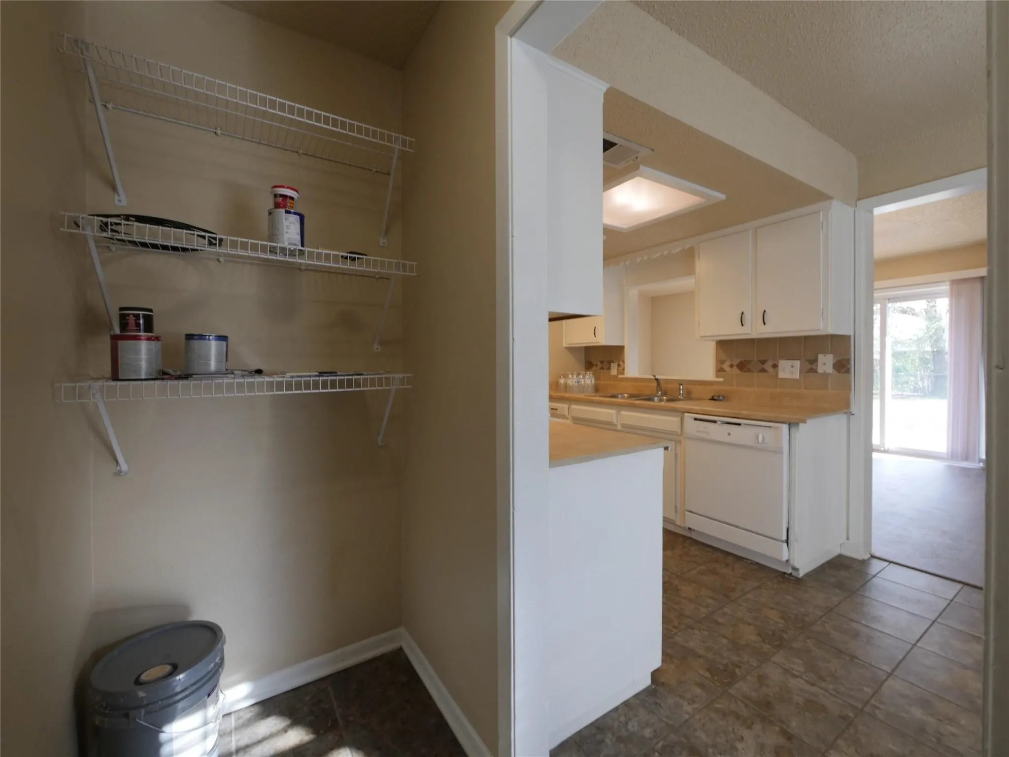 Single Family Residence For Sale in Grayson County , 2702 Shawn Drive, Denison, Texas 75020, 3 Bedroom, 2 Bathroom, 2 Garage spaces, 1,232 Sqft, built in 1967, mls#21367823, Real Estate Agent in Denison, Homes For Sale in Grayson county, Homes For Sale in Denison, Realtor in Denison Texas, Real Estate Brokerage Independent Realty Texas, Luminita Cordes Realtor
