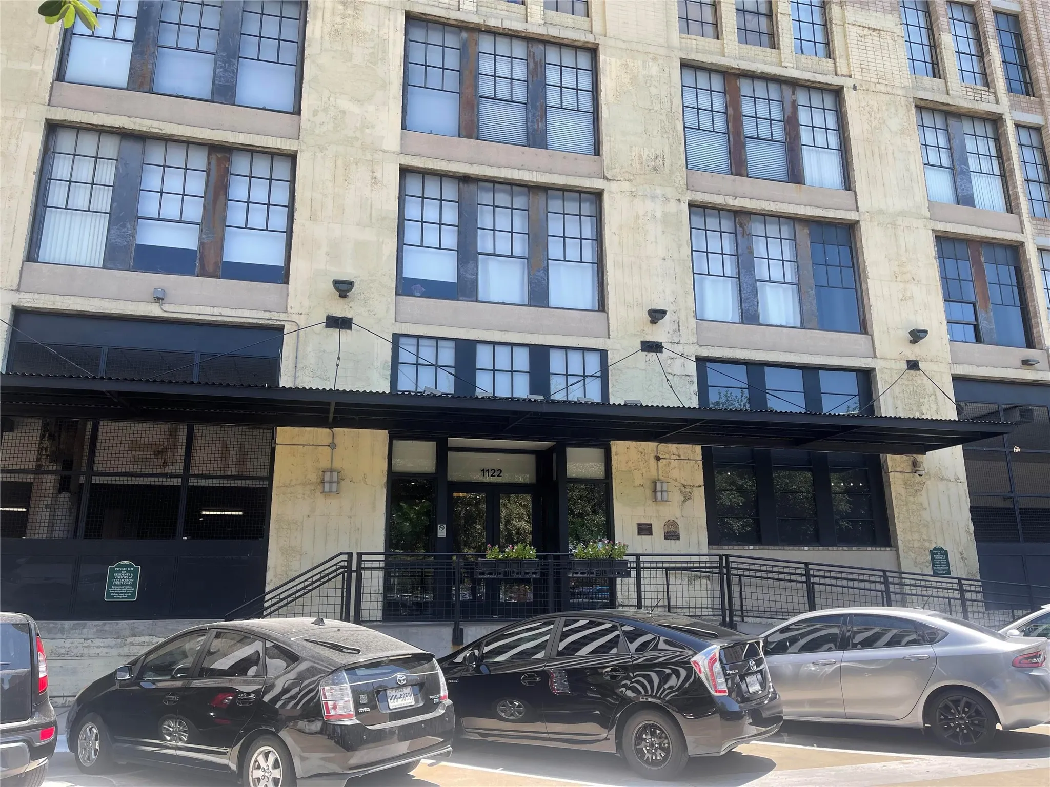 Condominium For Sale in Dallas County , 1122 Jackson Street 217, Dallas, Texas 75202, 1 Bedroom, 1 Bathroom, 1 Garage spaces, 911 Sqft, built in 1925, mls#21367824, Real Estate Agent in Dallas, Homes For Sale in Dallas county, Homes For Sale in Dallas, Realtor in Dallas Texas, Real Estate Brokerage Independent Realty Texas, Luminita Cordes Realtor