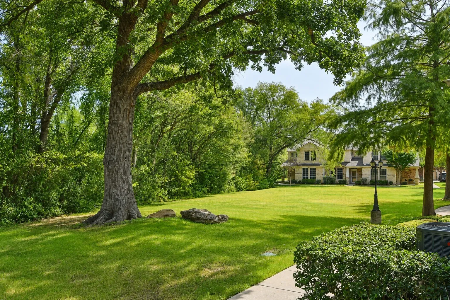 Townhouse For Sale in Dallas County , 2219 Glacier Park Lane, Grand Prairie, Texas 75050, 3 Bedroom, 3 Bathroom, 2 Garage spaces, 1,436 Sqft, built in 2006, mls#21367782, Real Estate Agent in Grand Prairie, Homes For Sale in Dallas county, Homes For Sale in Grand Prairie, Realtor in Grand Prairie Texas, Real Estate Brokerage Independent Realty Texas, Luminita Cordes Realtor