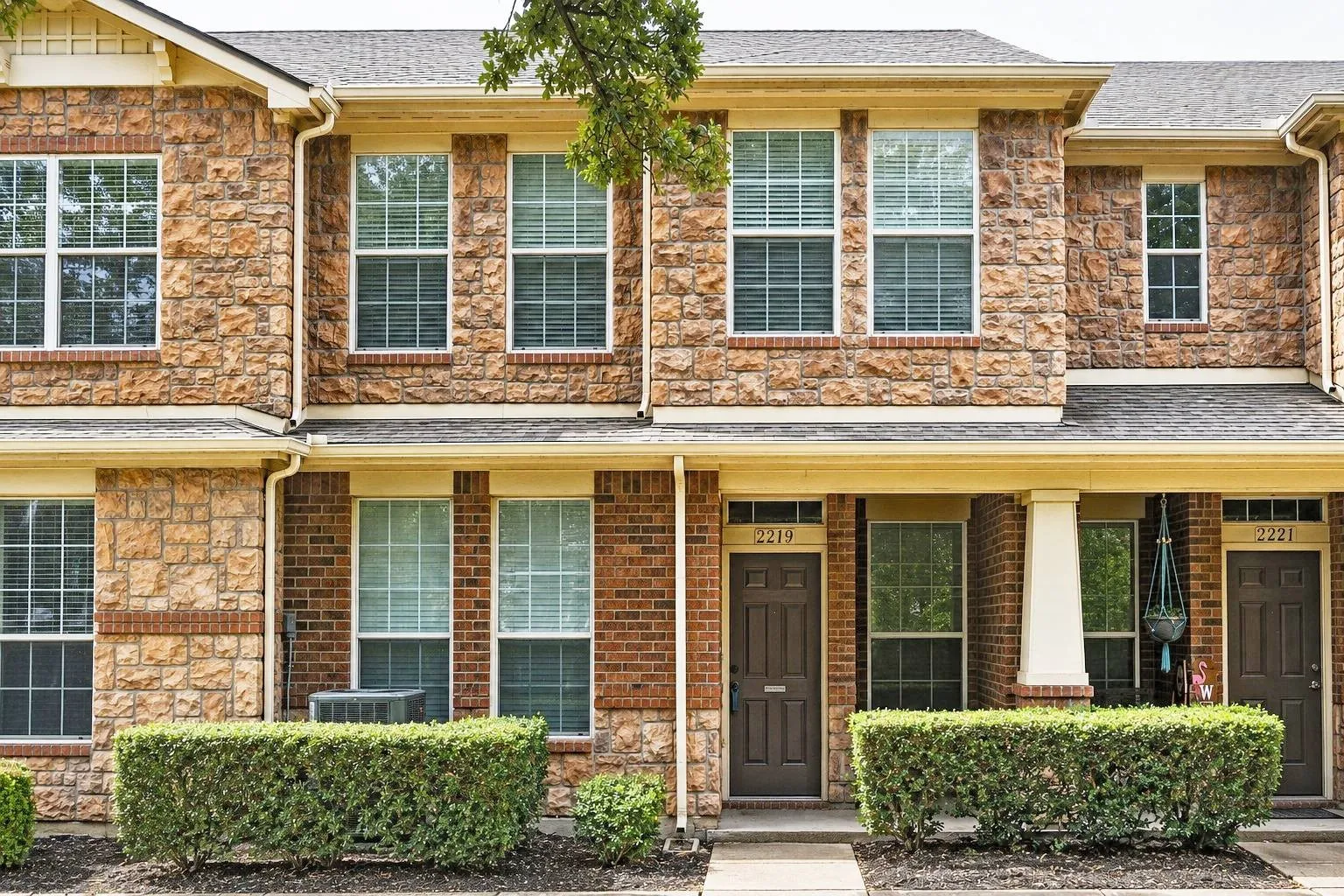Townhouse For Sale in Dallas County , 2219 Glacier Park Lane, Grand Prairie, Texas 75050, 3 Bedroom, 3 Bathroom, 2 Garage spaces, 1,436 Sqft, built in 2006, mls#21367782, Real Estate Agent in Grand Prairie, Homes For Sale in Dallas county, Homes For Sale in Grand Prairie, Realtor in Grand Prairie Texas, Real Estate Brokerage Independent Realty Texas, Luminita Cordes Realtor