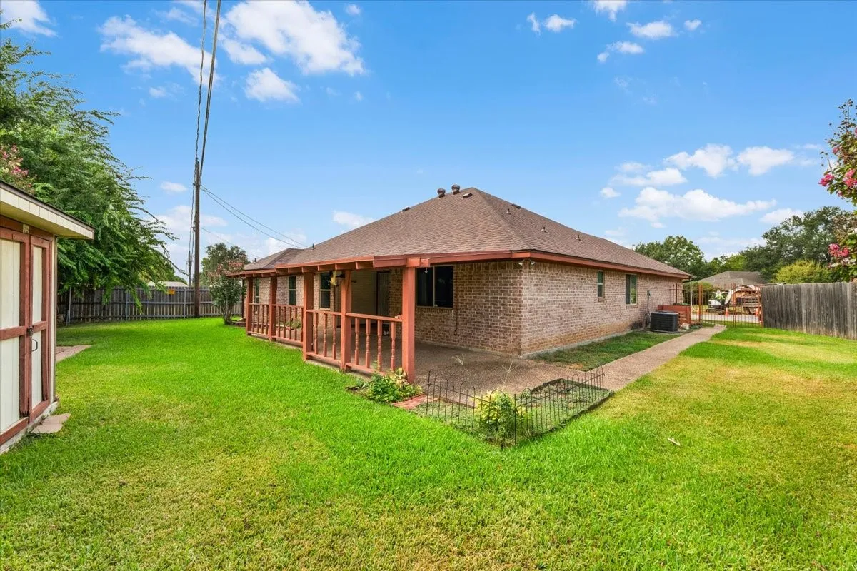 Single Family Residence For Sale in Tarrant County , 5748 Caracas Drive, North Richland Hills, Texas 76180, 3 Bedroom, 2 Bathroom, 2 Garage spaces, 1,787 Sqft, built in 1992, mls#21367833, Real Estate Agent in North Richland Hills, Homes For Sale in Tarrant county, Homes For Sale in North Richland Hills, Realtor in North Richland Hills Texas, Real Estate Brokerage Independent Realty Texas, Luminita Cordes Realtor