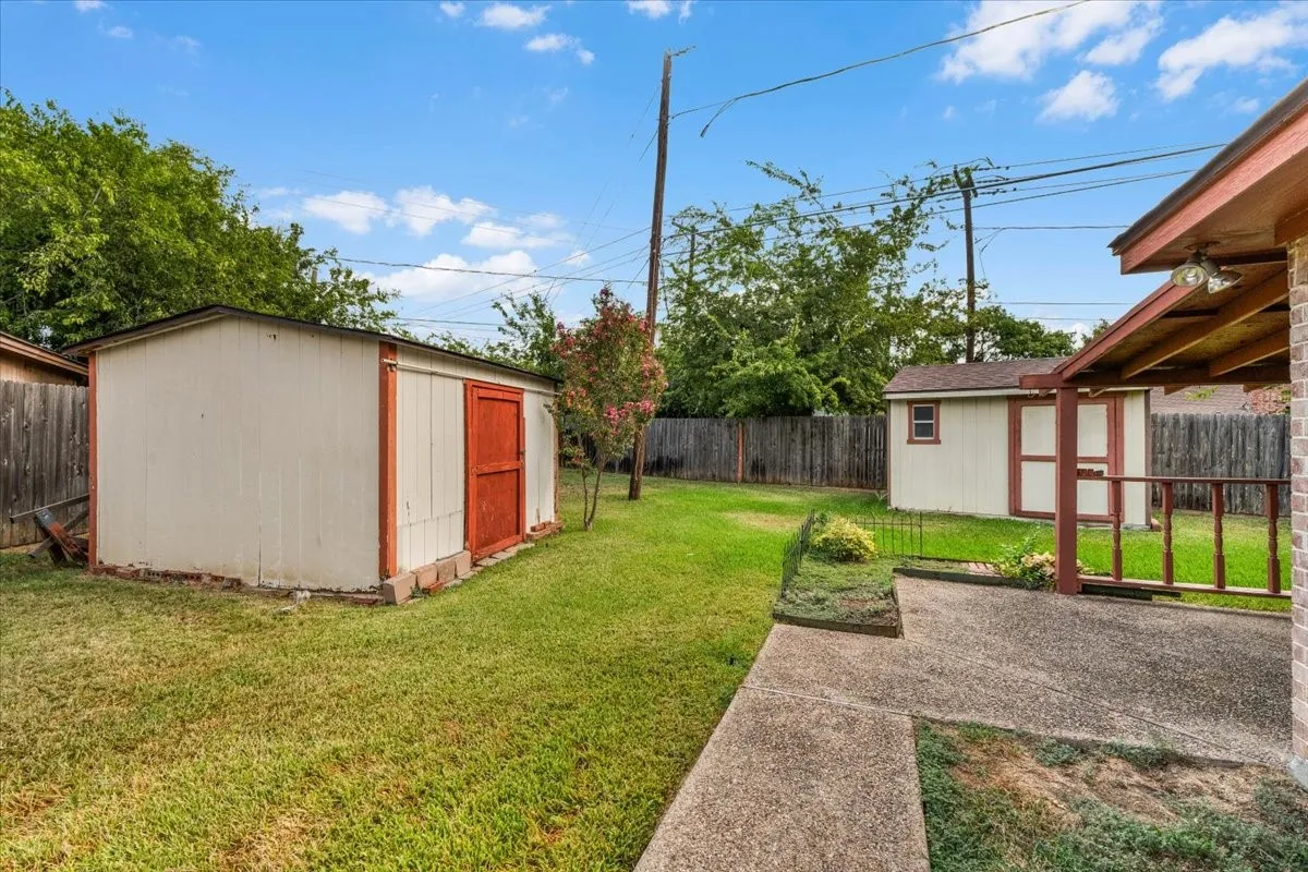 Single Family Residence For Sale in Tarrant County , 5748 Caracas Drive, North Richland Hills, Texas 76180, 3 Bedroom, 2 Bathroom, 2 Garage spaces, 1,787 Sqft, built in 1992, mls#21367833, Real Estate Agent in North Richland Hills, Homes For Sale in Tarrant county, Homes For Sale in North Richland Hills, Realtor in North Richland Hills Texas, Real Estate Brokerage Independent Realty Texas, Luminita Cordes Realtor