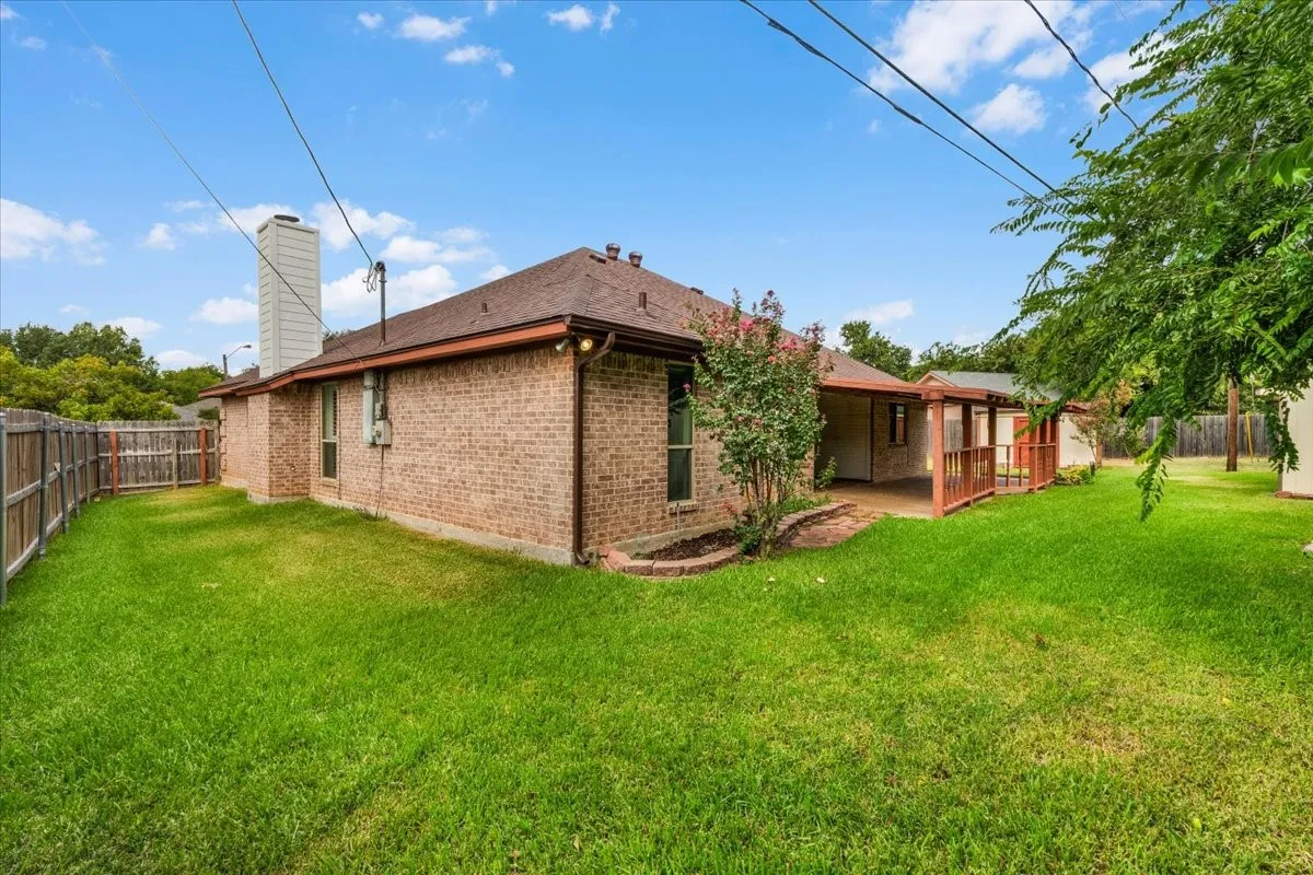 Single Family Residence For Sale in Tarrant County , 5748 Caracas Drive, North Richland Hills, Texas 76180, 3 Bedroom, 2 Bathroom, 2 Garage spaces, 1,787 Sqft, built in 1992, mls#21367833, Real Estate Agent in North Richland Hills, Homes For Sale in Tarrant county, Homes For Sale in North Richland Hills, Realtor in North Richland Hills Texas, Real Estate Brokerage Independent Realty Texas, Luminita Cordes Realtor