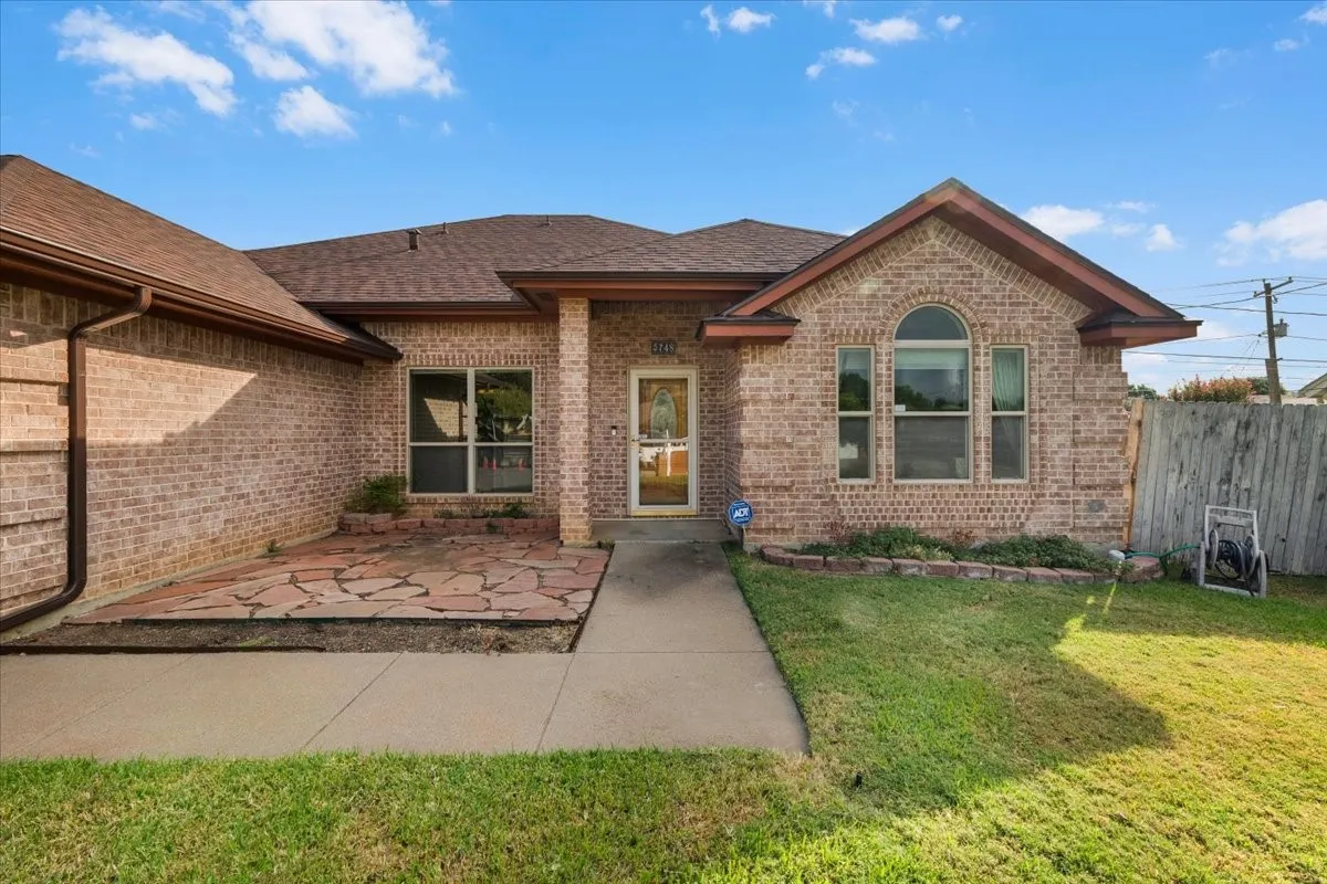 Single Family Residence For Sale in Tarrant County , 5748 Caracas Drive, North Richland Hills, Texas 76180, 3 Bedroom, 2 Bathroom, 2 Garage spaces, 1,787 Sqft, built in 1992, mls#21367833, Real Estate Agent in North Richland Hills, Homes For Sale in Tarrant county, Homes For Sale in North Richland Hills, Realtor in North Richland Hills Texas, Real Estate Brokerage Independent Realty Texas, Luminita Cordes Realtor