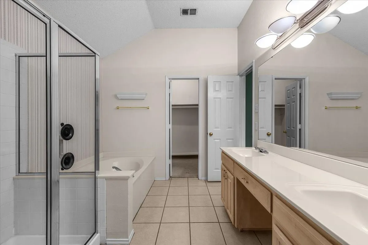 Single Family Residence For Sale in Tarrant County , 5748 Caracas Drive, North Richland Hills, Texas 76180, 3 Bedroom, 2 Bathroom, 2 Garage spaces, 1,787 Sqft, built in 1992, mls#21367833, Real Estate Agent in North Richland Hills, Homes For Sale in Tarrant county, Homes For Sale in North Richland Hills, Realtor in North Richland Hills Texas, Real Estate Brokerage Independent Realty Texas, Luminita Cordes Realtor