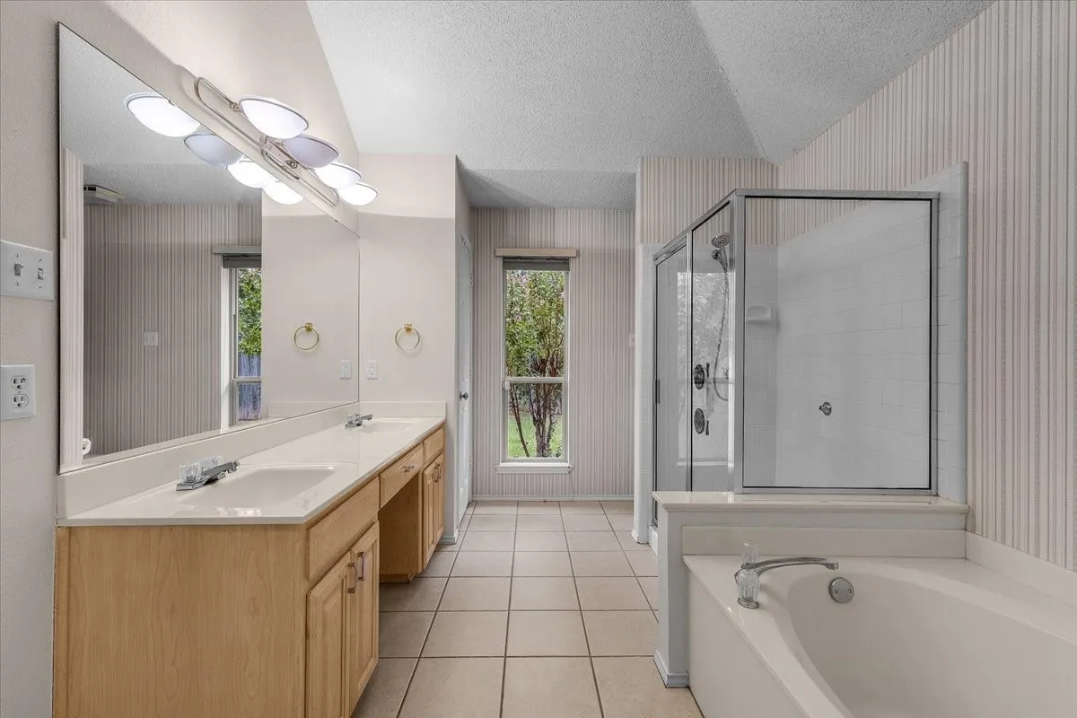Single Family Residence For Sale in Tarrant County , 5748 Caracas Drive, North Richland Hills, Texas 76180, 3 Bedroom, 2 Bathroom, 2 Garage spaces, 1,787 Sqft, built in 1992, mls#21367833, Real Estate Agent in North Richland Hills, Homes For Sale in Tarrant county, Homes For Sale in North Richland Hills, Realtor in North Richland Hills Texas, Real Estate Brokerage Independent Realty Texas, Luminita Cordes Realtor