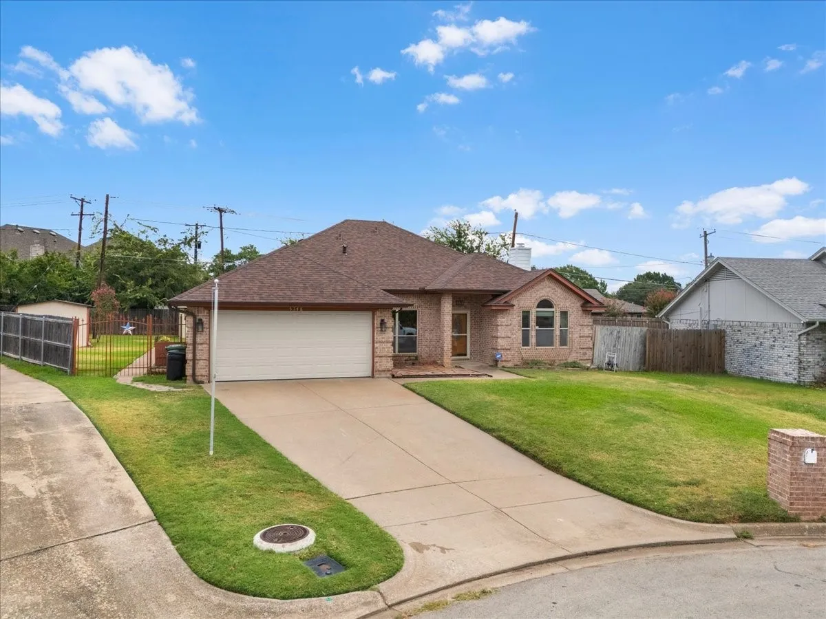 Single Family Residence For Sale in Tarrant County , 5748 Caracas Drive, North Richland Hills, Texas 76180, 3 Bedroom, 2 Bathroom, 2 Garage spaces, 1,787 Sqft, built in 1992, mls#21367833, Real Estate Agent in North Richland Hills, Homes For Sale in Tarrant county, Homes For Sale in North Richland Hills, Realtor in North Richland Hills Texas, Real Estate Brokerage Independent Realty Texas, Luminita Cordes Realtor