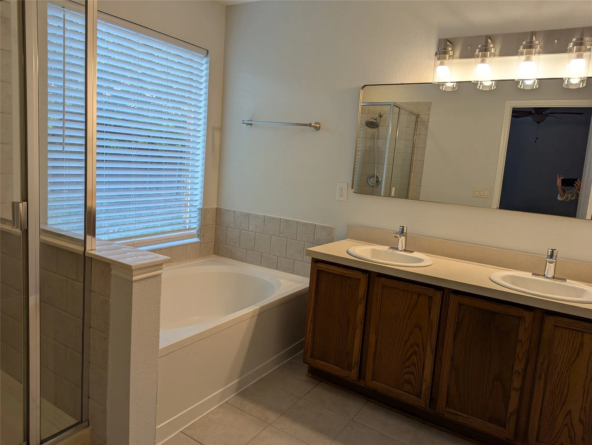 Single Family Residence For Rent in Collin County , 2003 Dove Crossing, Melissa, Texas 75454, 3 Bedroom, 2 Bathroom, 2 Garage spaces, 1,872 Sqft, built in 2002, mls#21367838, Real Estate Agent in Melissa, Homes For Rent in Collin county, Homes For Rent in Melissa, Realtor in Melissa Texas, Real Estate Brokerage Independent Realty Texas, Luminita Cordes Realtor