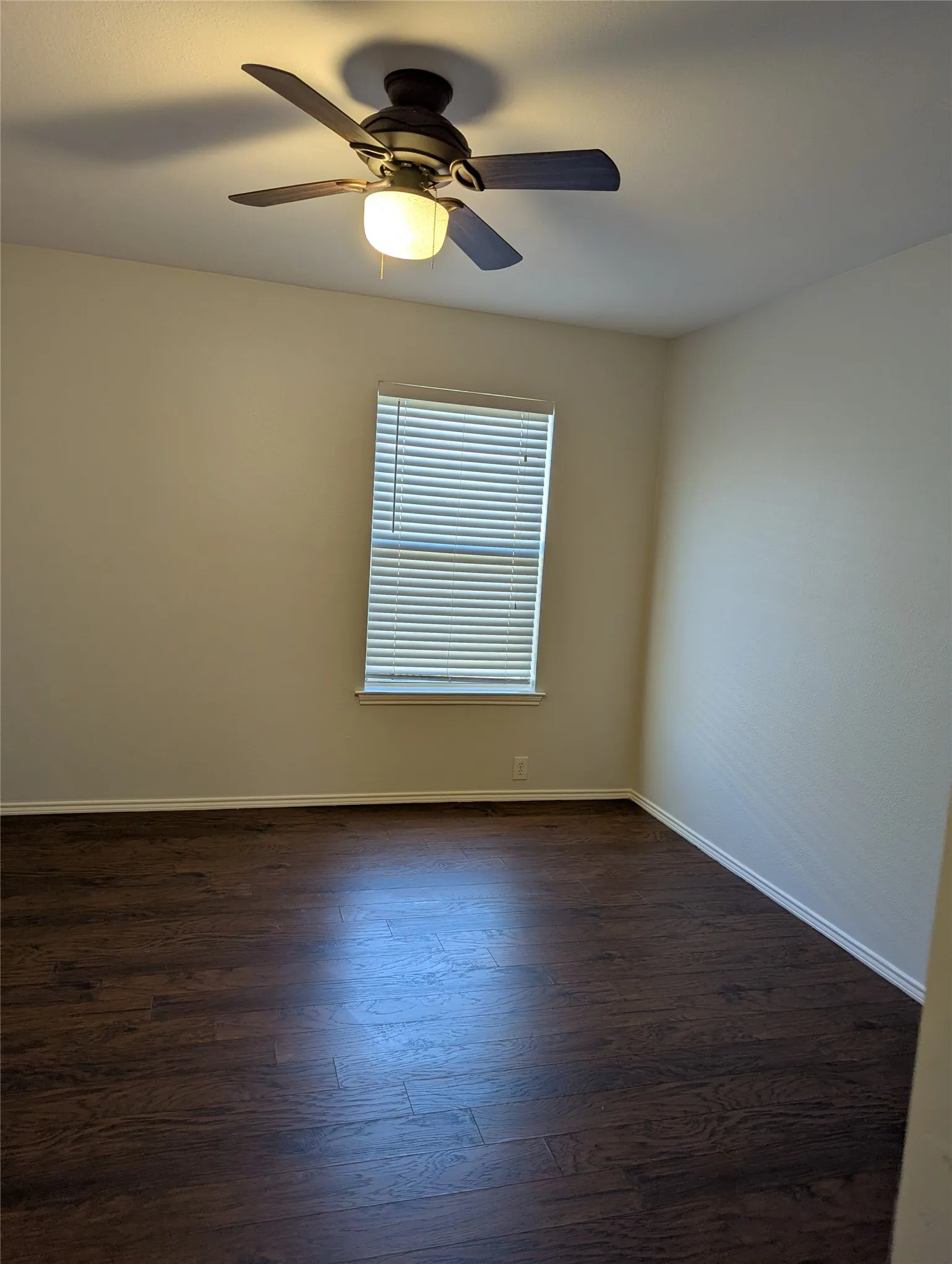 Single Family Residence For Rent in Collin County , 2003 Dove Crossing, Melissa, Texas 75454, 3 Bedroom, 2 Bathroom, 2 Garage spaces, 1,872 Sqft, built in 2002, mls#21367838, Real Estate Agent in Melissa, Homes For Rent in Collin county, Homes For Rent in Melissa, Realtor in Melissa Texas, Real Estate Brokerage Independent Realty Texas, Luminita Cordes Realtor