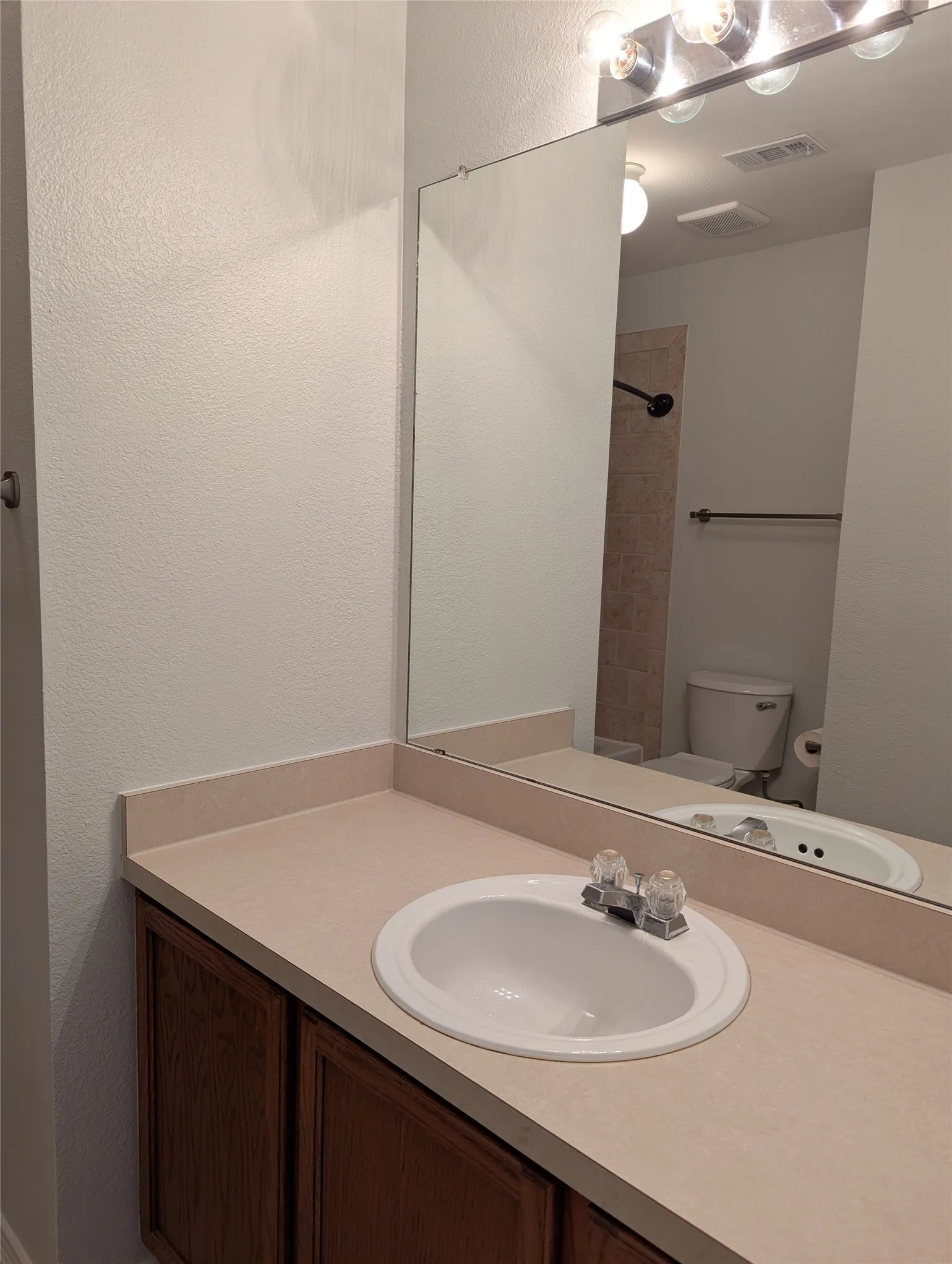 Single Family Residence For Rent in Collin County , 2003 Dove Crossing, Melissa, Texas 75454, 3 Bedroom, 2 Bathroom, 2 Garage spaces, 1,872 Sqft, built in 2002, mls#21367838, Real Estate Agent in Melissa, Homes For Rent in Collin county, Homes For Rent in Melissa, Realtor in Melissa Texas, Real Estate Brokerage Independent Realty Texas, Luminita Cordes Realtor