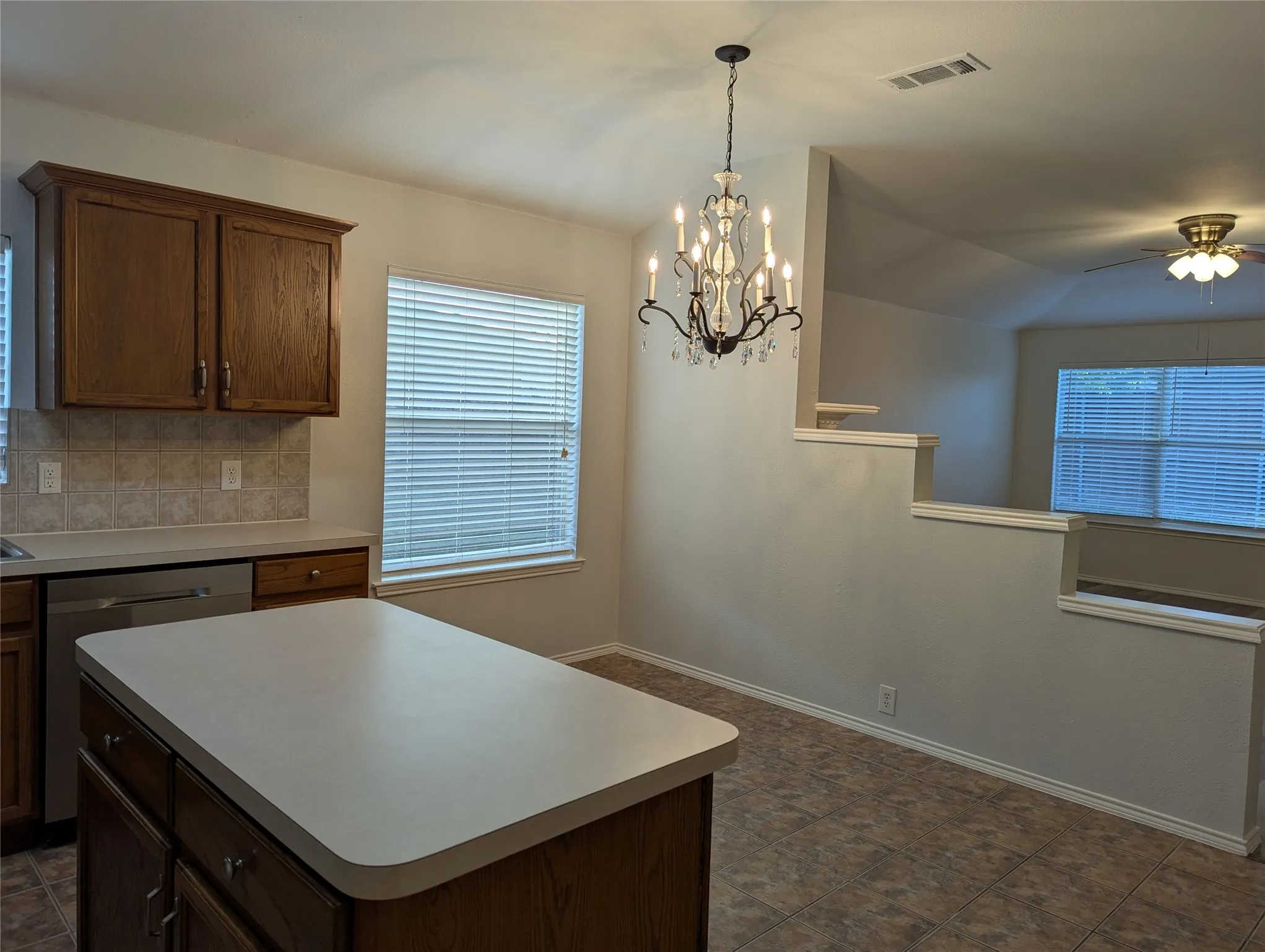 Single Family Residence For Rent in Collin County , 2003 Dove Crossing, Melissa, Texas 75454, 3 Bedroom, 2 Bathroom, 2 Garage spaces, 1,872 Sqft, built in 2002, mls#21367838, Real Estate Agent in Melissa, Homes For Rent in Collin county, Homes For Rent in Melissa, Realtor in Melissa Texas, Real Estate Brokerage Independent Realty Texas, Luminita Cordes Realtor