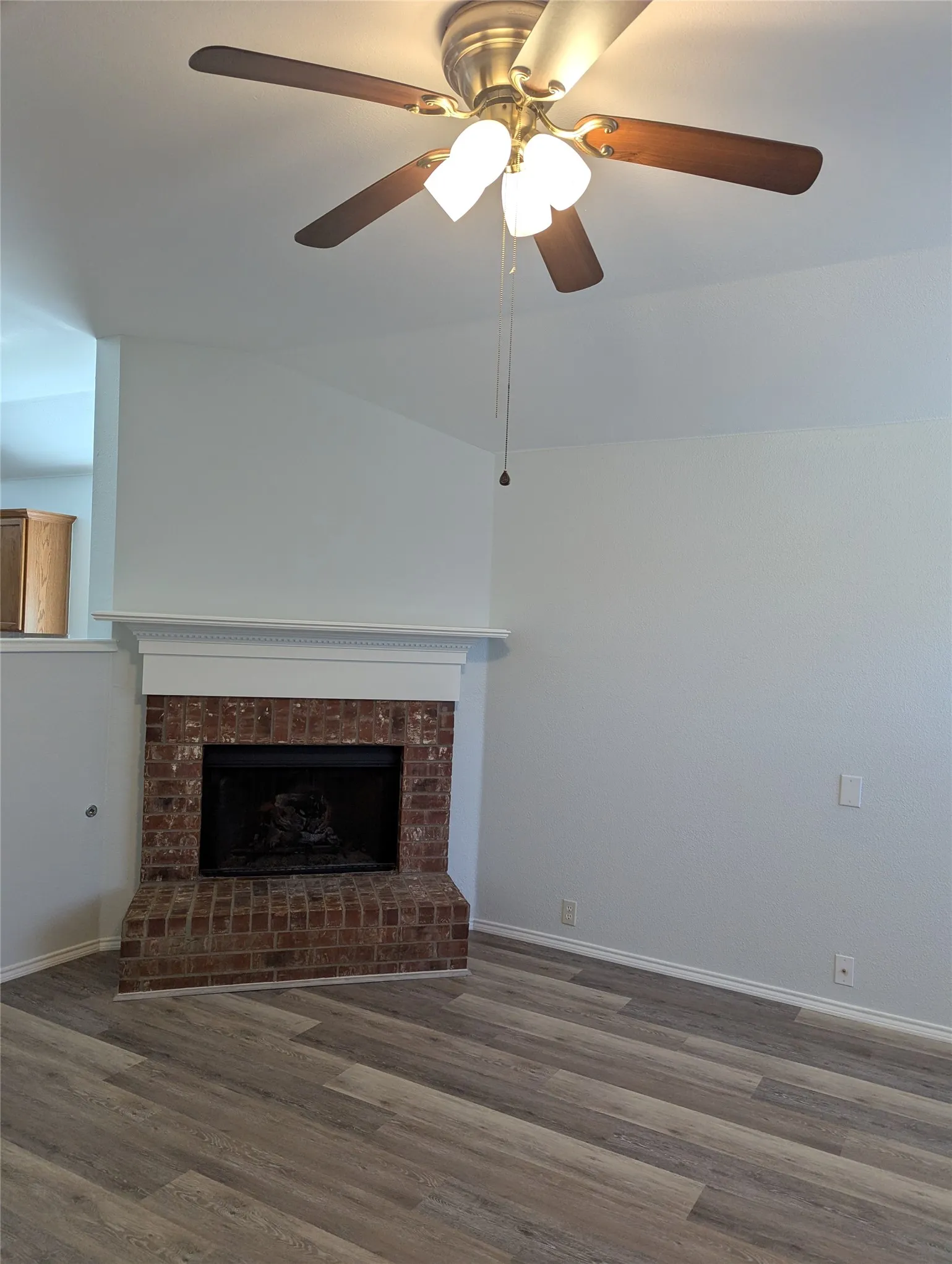 Single Family Residence For Rent in Collin County , 2003 Dove Crossing, Melissa, Texas 75454, 3 Bedroom, 2 Bathroom, 2 Garage spaces, 1,872 Sqft, built in 2002, mls#21367838, Real Estate Agent in Melissa, Homes For Rent in Collin county, Homes For Rent in Melissa, Realtor in Melissa Texas, Real Estate Brokerage Independent Realty Texas, Luminita Cordes Realtor