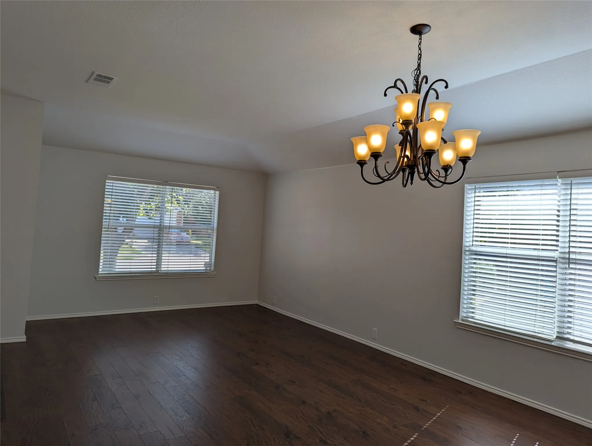 Single Family Residence For Rent in Collin County , 2003 Dove Crossing, Melissa, Texas 75454, 3 Bedroom, 2 Bathroom, 2 Garage spaces, 1,872 Sqft, built in 2002, mls#21367838, Real Estate Agent in Melissa, Homes For Rent in Collin county, Homes For Rent in Melissa, Realtor in Melissa Texas, Real Estate Brokerage Independent Realty Texas, Luminita Cordes Realtor