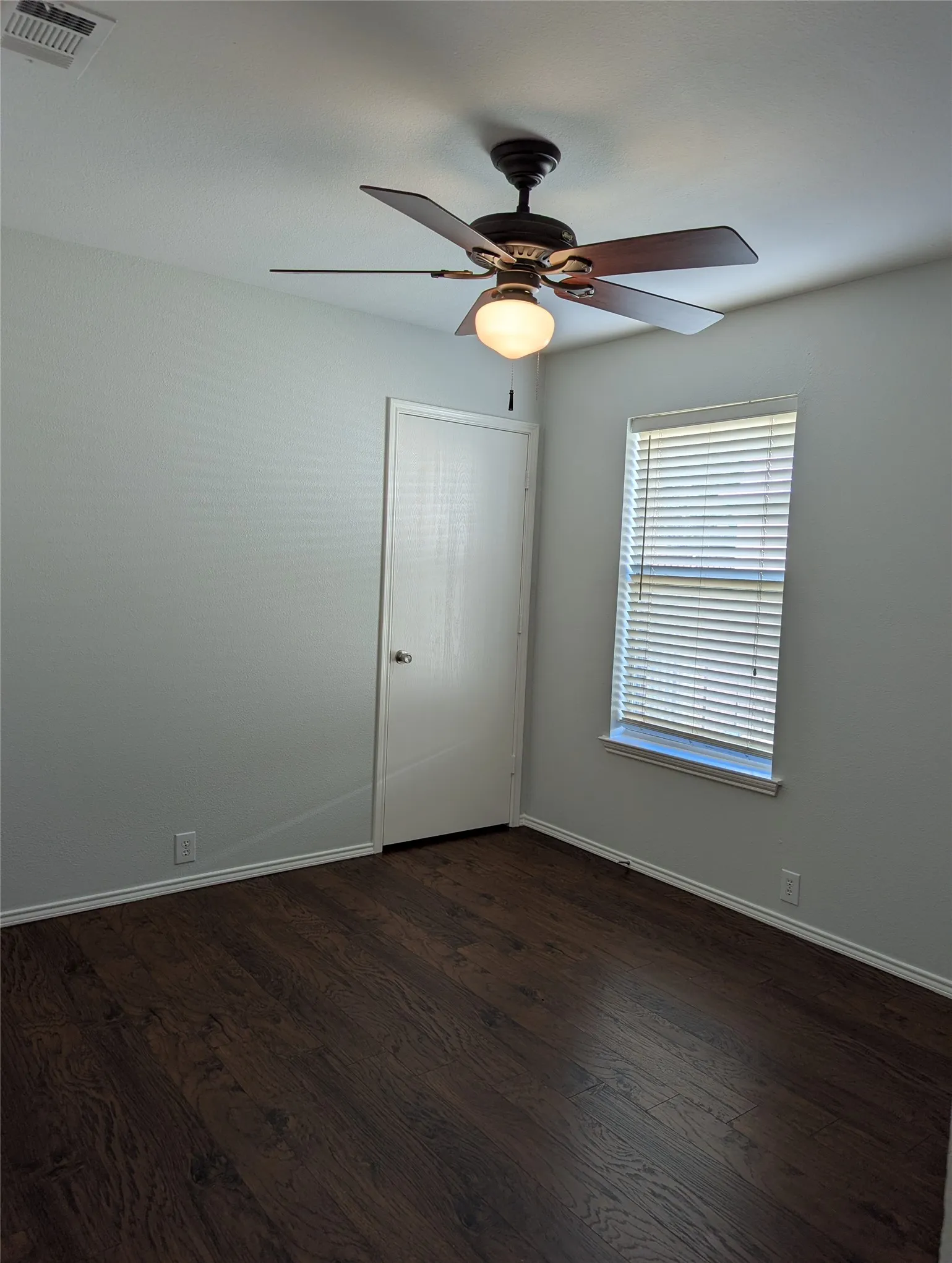 Single Family Residence For Rent in Collin County , 2003 Dove Crossing, Melissa, Texas 75454, 3 Bedroom, 2 Bathroom, 2 Garage spaces, 1,872 Sqft, built in 2002, mls#21367838, Real Estate Agent in Melissa, Homes For Rent in Collin county, Homes For Rent in Melissa, Realtor in Melissa Texas, Real Estate Brokerage Independent Realty Texas, Luminita Cordes Realtor