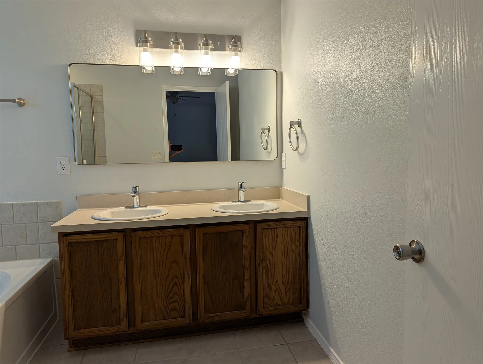 Single Family Residence For Rent in Collin County , 2003 Dove Crossing, Melissa, Texas 75454, 3 Bedroom, 2 Bathroom, 2 Garage spaces, 1,872 Sqft, built in 2002, mls#21367838, Real Estate Agent in Melissa, Homes For Rent in Collin county, Homes For Rent in Melissa, Realtor in Melissa Texas, Real Estate Brokerage Independent Realty Texas, Luminita Cordes Realtor