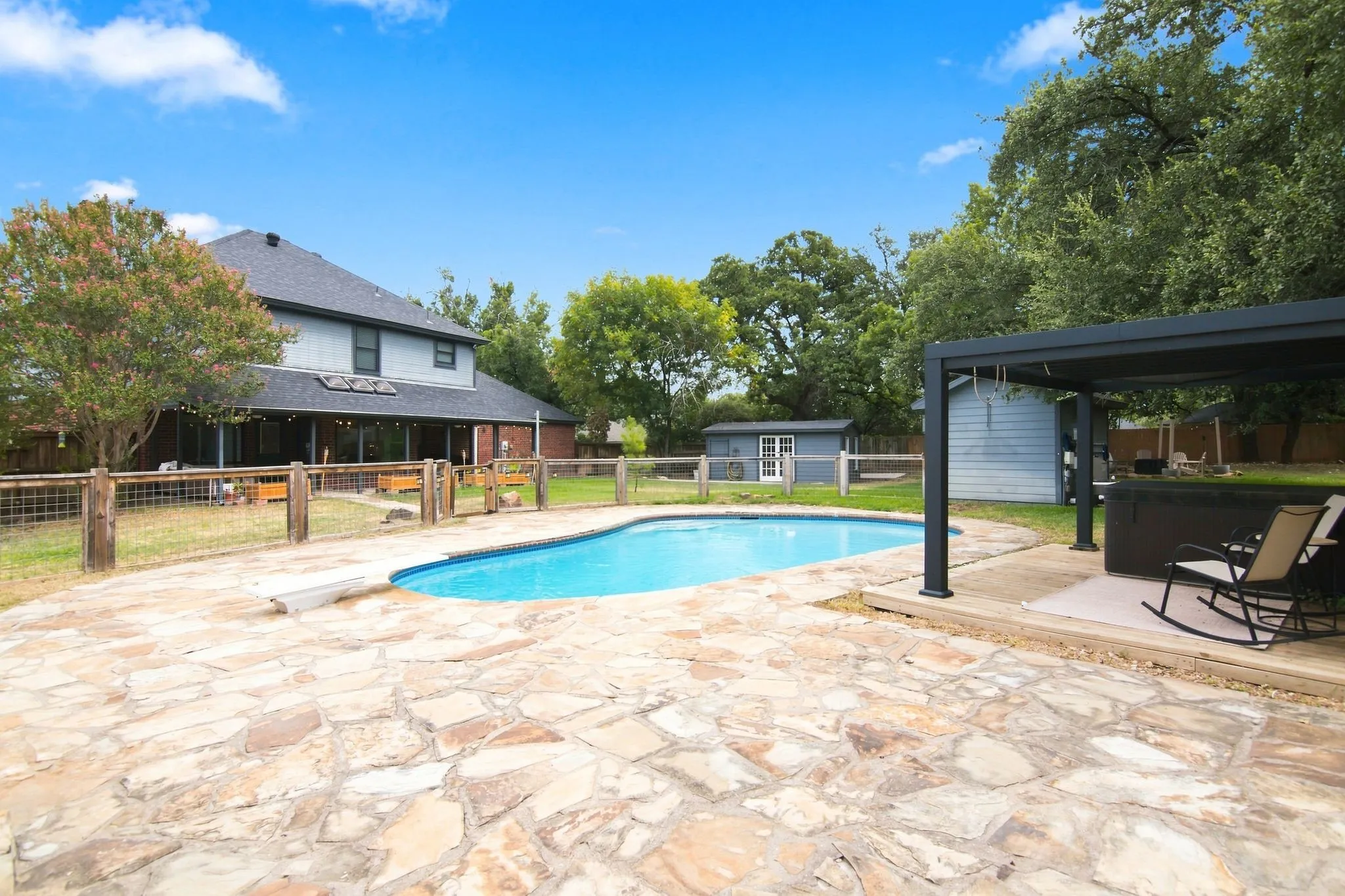 Single Family Residence For Sale in Tarrant County , 605 Keel Way, Azle, Texas 76020, 4 Bedroom, 3 Bathroom, 2 Garage spaces, 2,306 Sqft, built in 1990, mls#21366997, Real Estate Agent in Azle, Homes For Sale in Tarrant county, Homes For Sale in Azle, Realtor in Azle Texas, Real Estate Brokerage Independent Realty Texas, Luminita Cordes Realtor