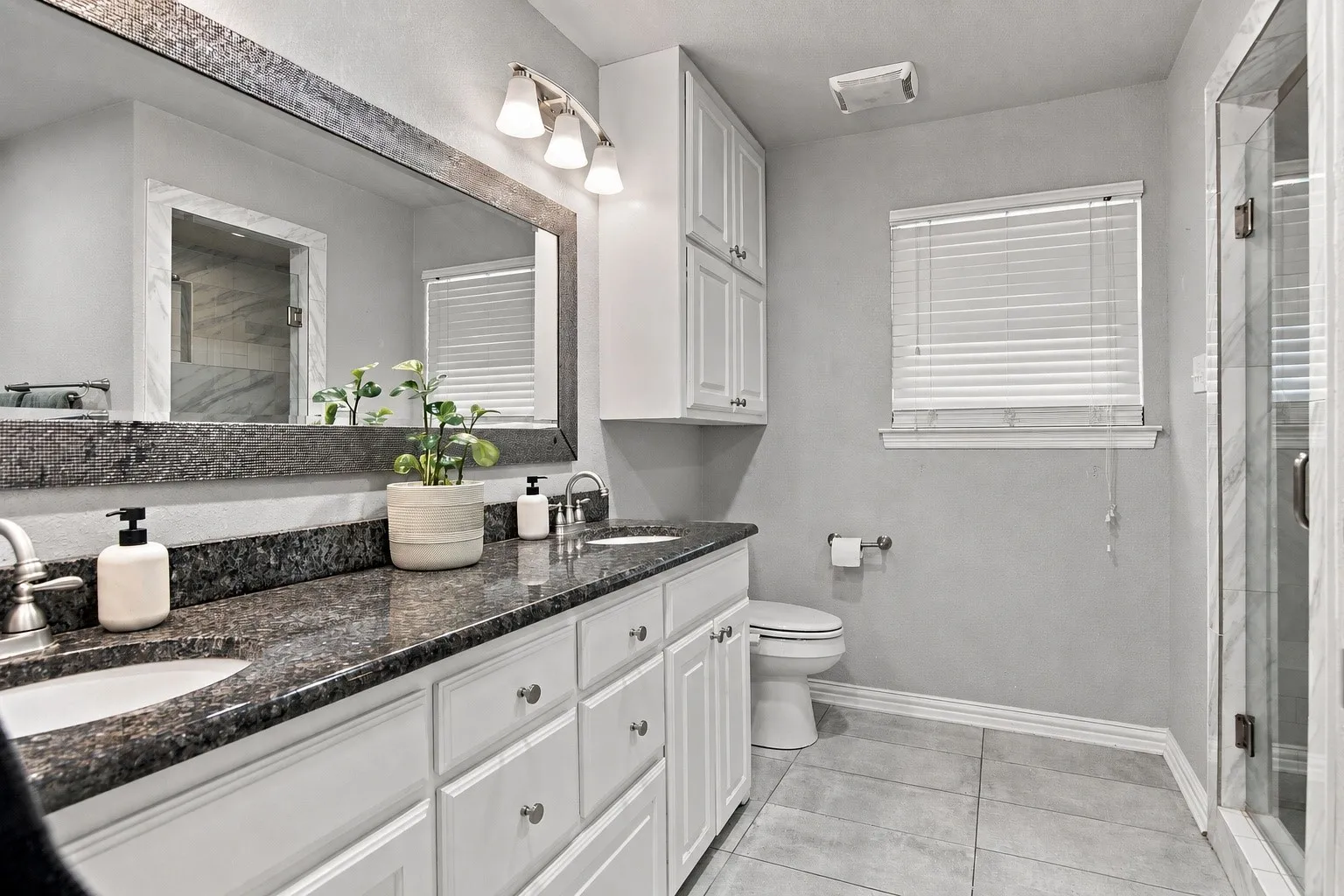 Single Family Residence For Sale in Tarrant County , 605 Keel Way, Azle, Texas 76020, 4 Bedroom, 3 Bathroom, 2 Garage spaces, 2,306 Sqft, built in 1990, mls#21366997, Real Estate Agent in Azle, Homes For Sale in Tarrant county, Homes For Sale in Azle, Realtor in Azle Texas, Real Estate Brokerage Independent Realty Texas, Luminita Cordes Realtor