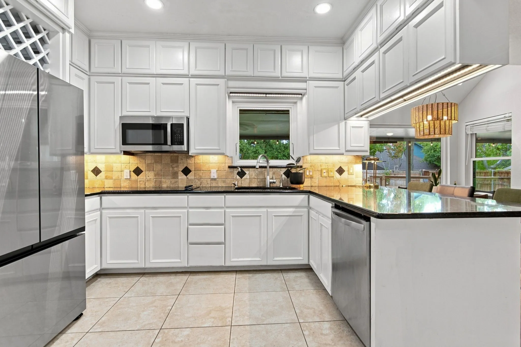 Single Family Residence For Sale in Tarrant County , 605 Keel Way, Azle, Texas 76020, 4 Bedroom, 3 Bathroom, 2 Garage spaces, 2,306 Sqft, built in 1990, mls#21366997, Real Estate Agent in Azle, Homes For Sale in Tarrant county, Homes For Sale in Azle, Realtor in Azle Texas, Real Estate Brokerage Independent Realty Texas, Luminita Cordes Realtor