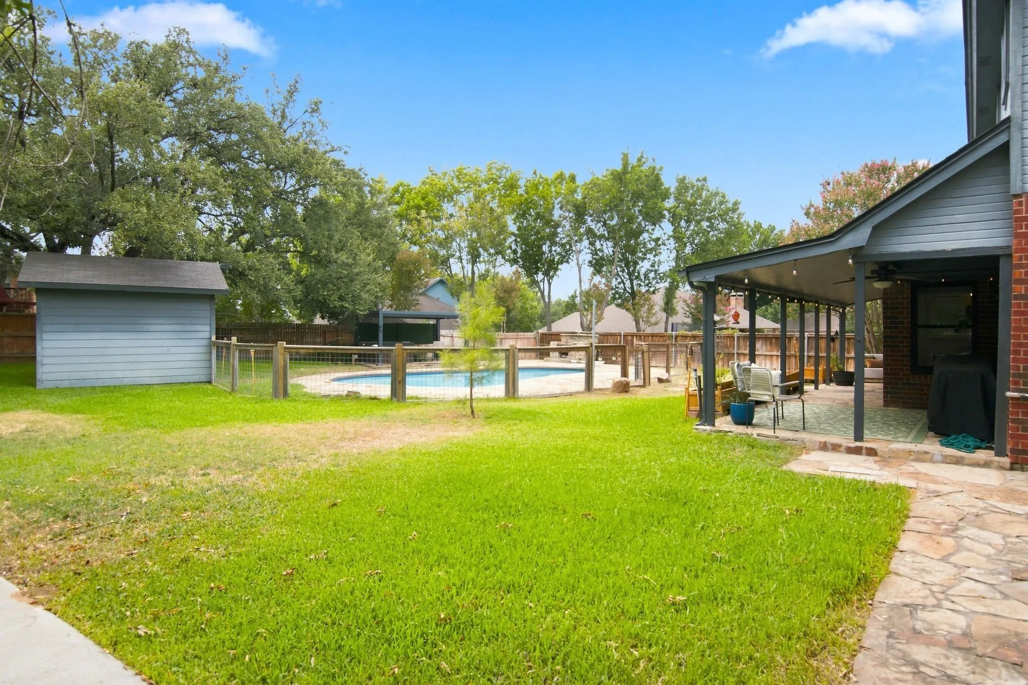 Single Family Residence For Sale in Tarrant County , 605 Keel Way, Azle, Texas 76020, 4 Bedroom, 3 Bathroom, 2 Garage spaces, 2,306 Sqft, built in 1990, mls#21366997, Real Estate Agent in Azle, Homes For Sale in Tarrant county, Homes For Sale in Azle, Realtor in Azle Texas, Real Estate Brokerage Independent Realty Texas, Luminita Cordes Realtor