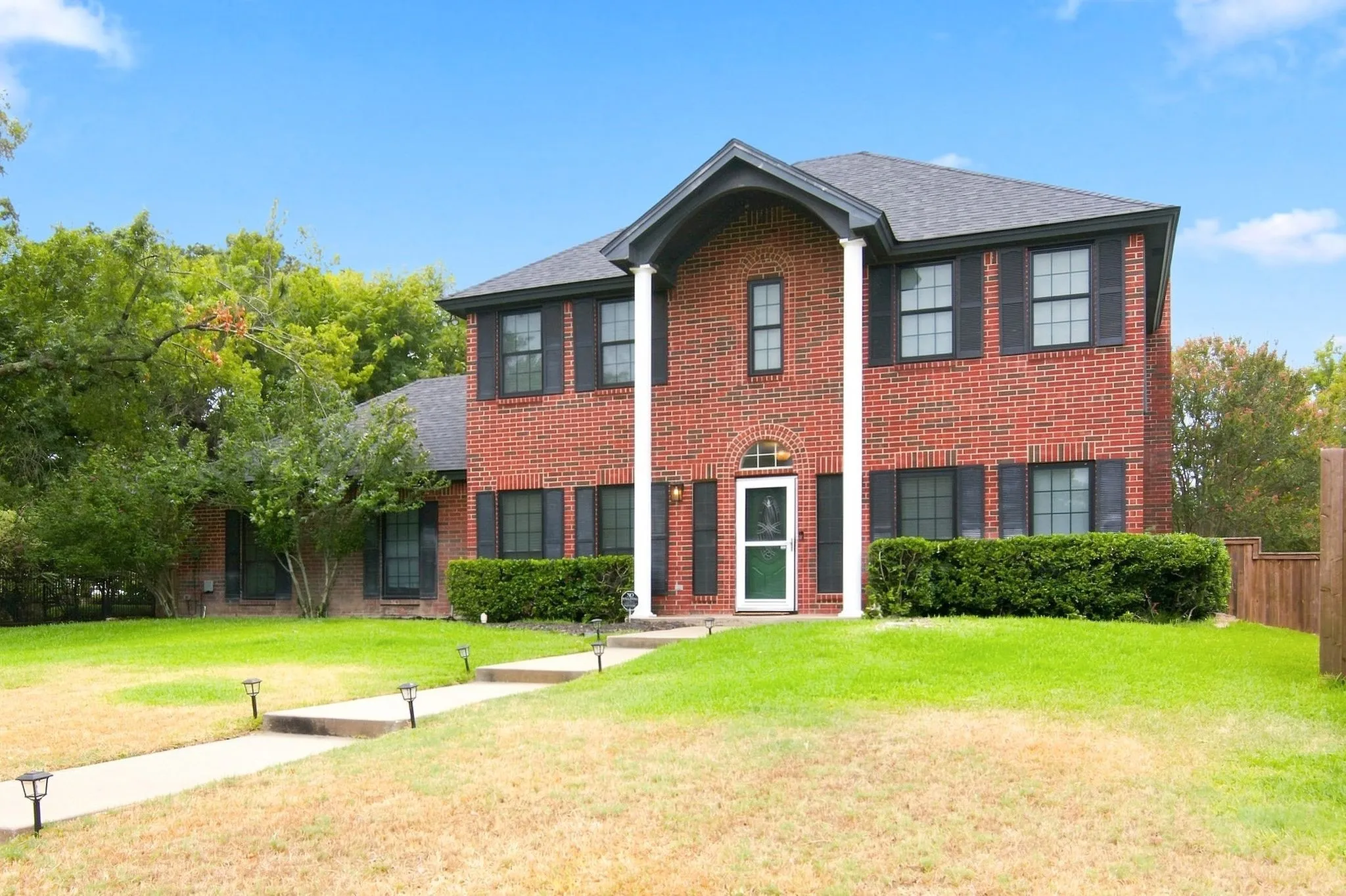 Single Family Residence For Sale in Tarrant County , 605 Keel Way, Azle, Texas 76020, 4 Bedroom, 3 Bathroom, 2 Garage spaces, 2,306 Sqft, built in 1990, mls#21366997, Real Estate Agent in Azle, Homes For Sale in Tarrant county, Homes For Sale in Azle, Realtor in Azle Texas, Real Estate Brokerage Independent Realty Texas, Luminita Cordes Realtor