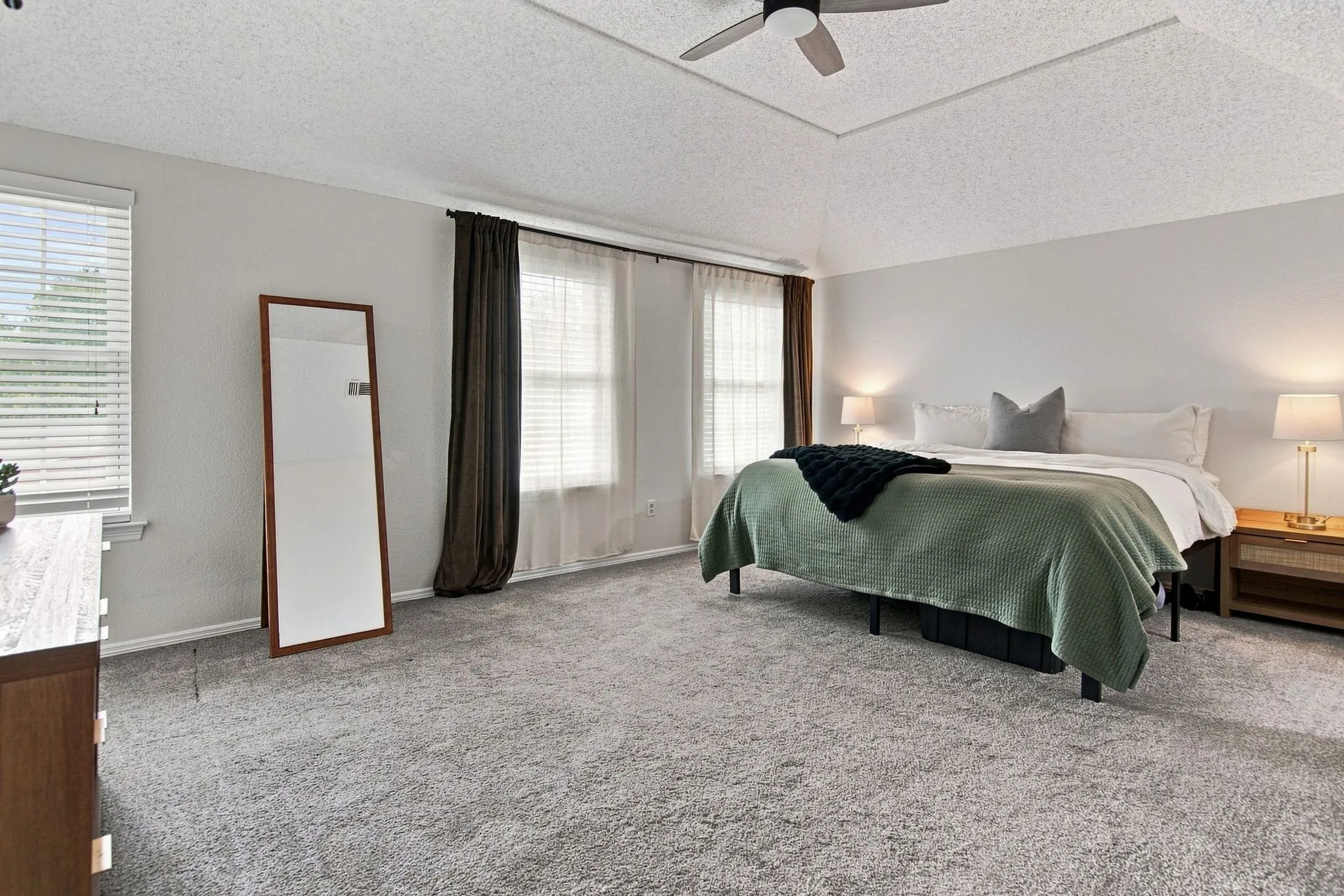 Single Family Residence For Sale in Tarrant County , 605 Keel Way, Azle, Texas 76020, 4 Bedroom, 3 Bathroom, 2 Garage spaces, 2,306 Sqft, built in 1990, mls#21366997, Real Estate Agent in Azle, Homes For Sale in Tarrant county, Homes For Sale in Azle, Realtor in Azle Texas, Real Estate Brokerage Independent Realty Texas, Luminita Cordes Realtor