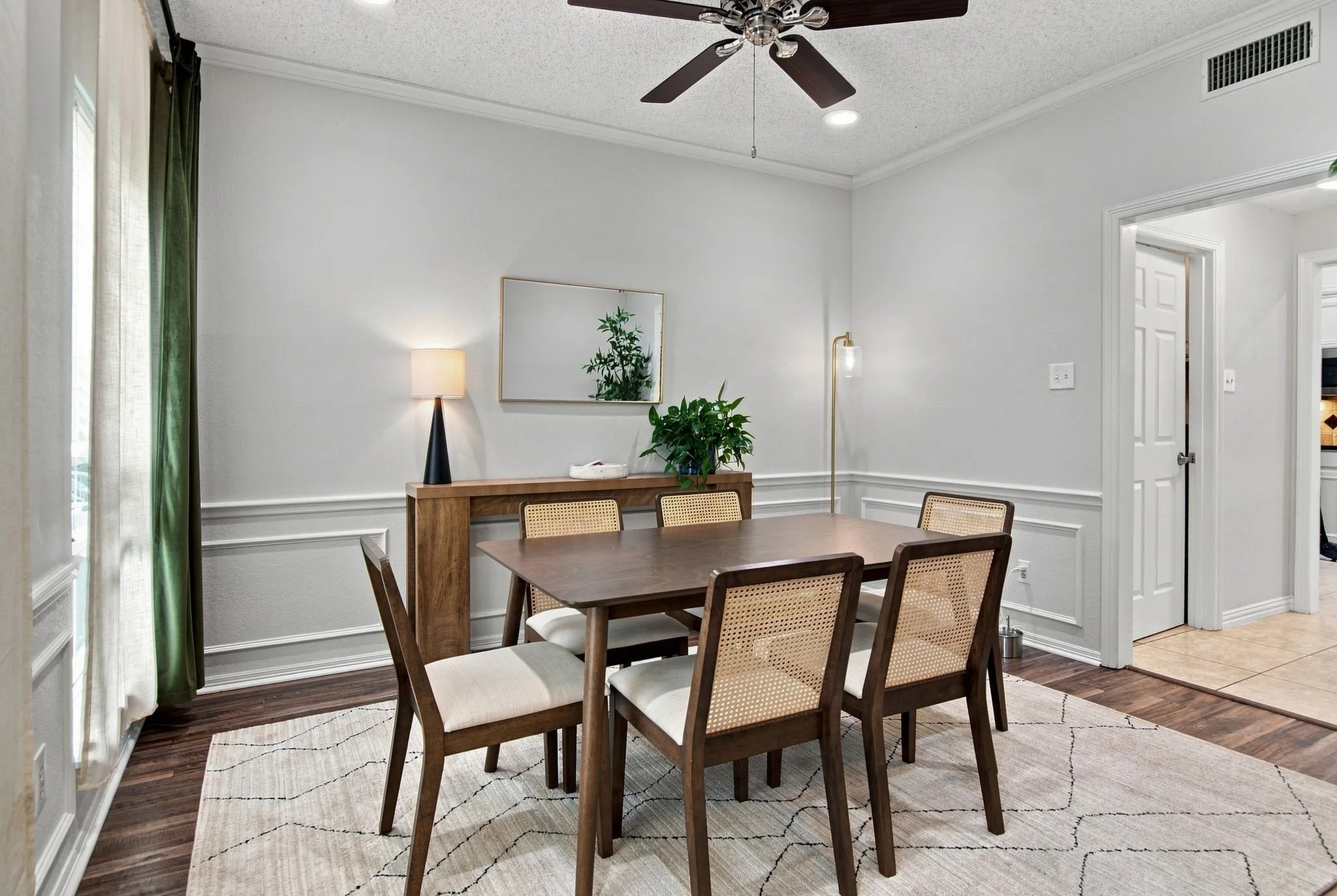 Single Family Residence For Sale in Tarrant County , 605 Keel Way, Azle, Texas 76020, 4 Bedroom, 3 Bathroom, 2 Garage spaces, 2,306 Sqft, built in 1990, mls#21366997, Real Estate Agent in Azle, Homes For Sale in Tarrant county, Homes For Sale in Azle, Realtor in Azle Texas, Real Estate Brokerage Independent Realty Texas, Luminita Cordes Realtor