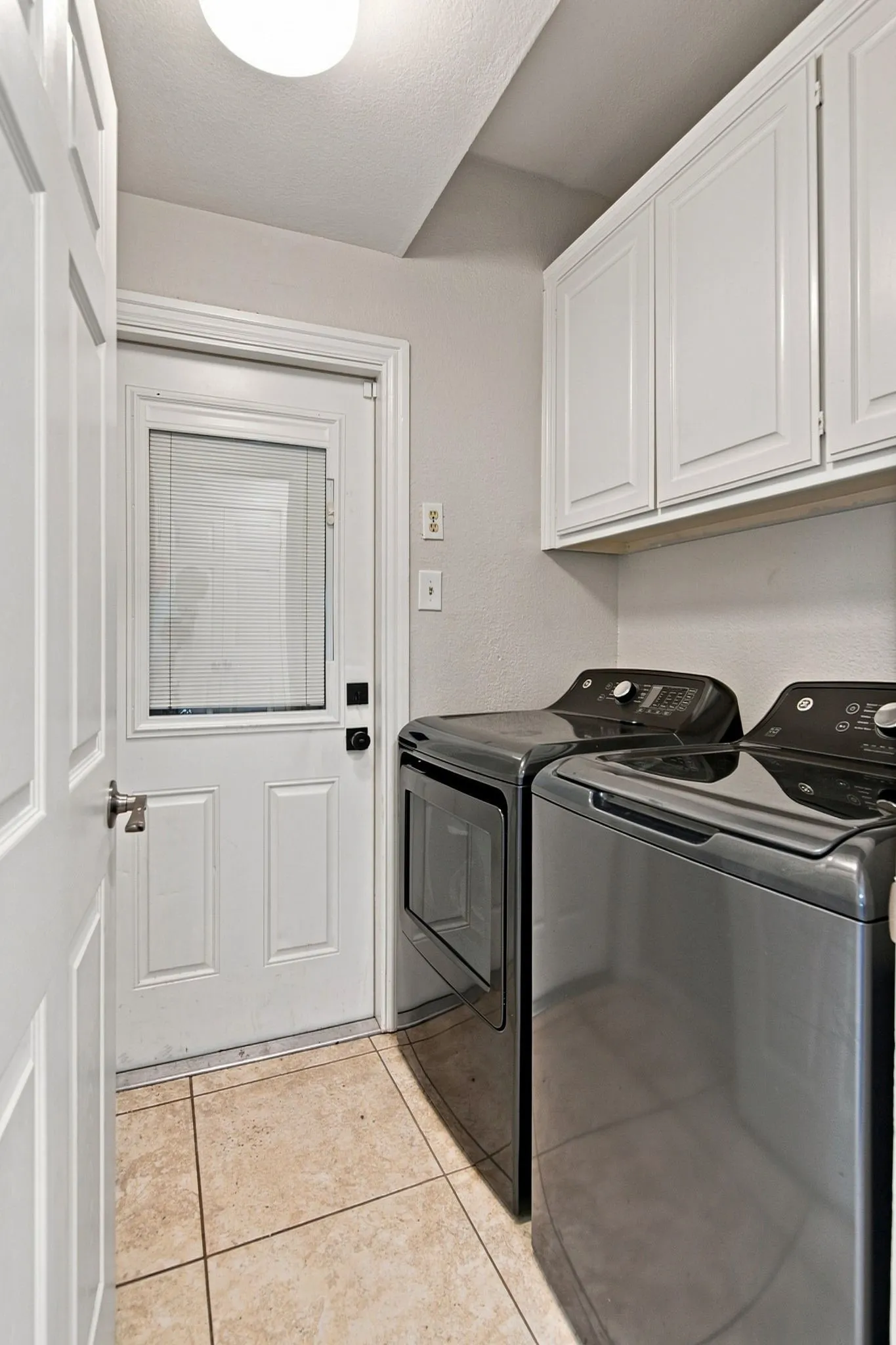 Single Family Residence For Sale in Tarrant County , 605 Keel Way, Azle, Texas 76020, 4 Bedroom, 3 Bathroom, 2 Garage spaces, 2,306 Sqft, built in 1990, mls#21366997, Real Estate Agent in Azle, Homes For Sale in Tarrant county, Homes For Sale in Azle, Realtor in Azle Texas, Real Estate Brokerage Independent Realty Texas, Luminita Cordes Realtor