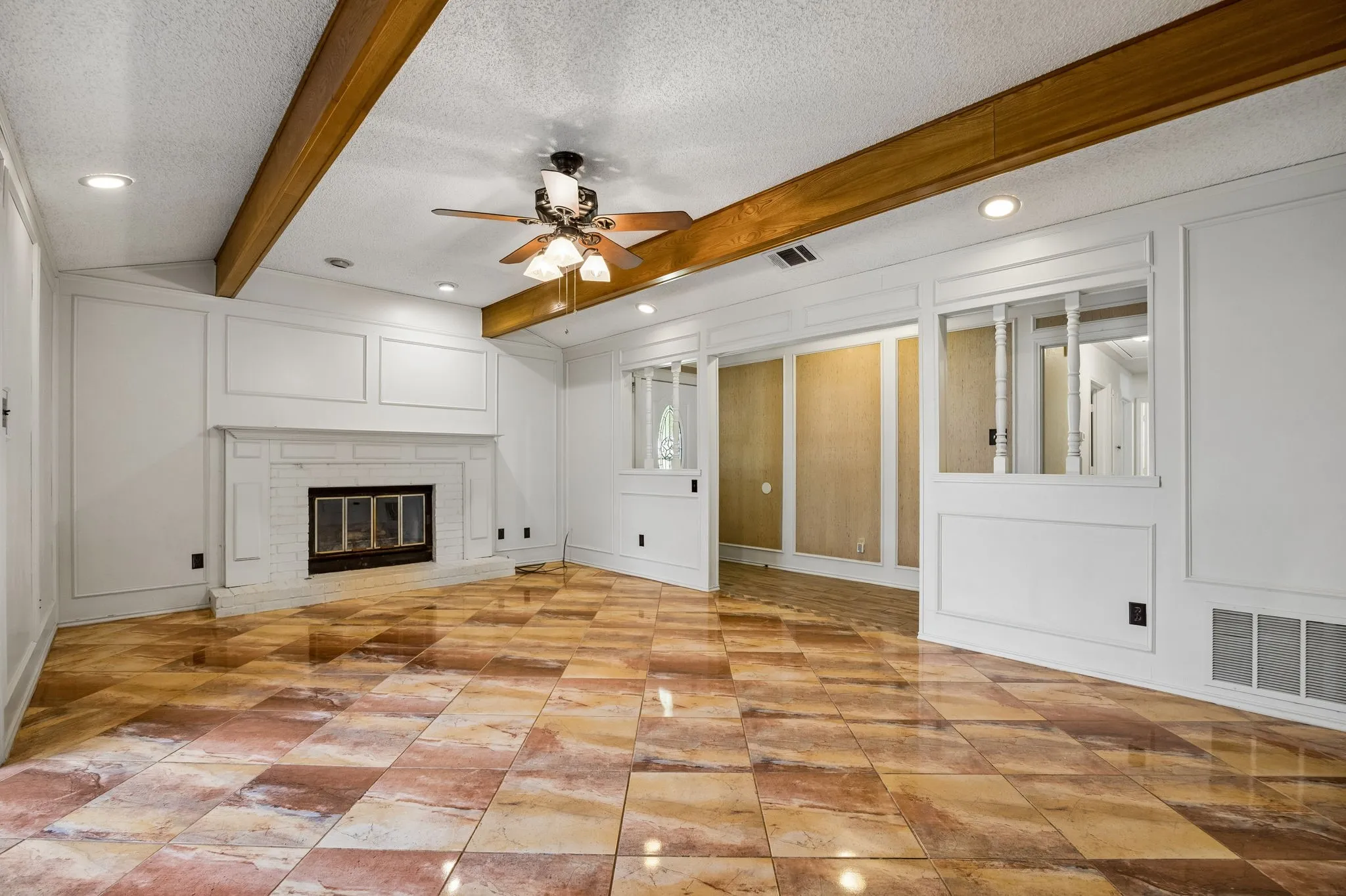 Single Family Residence For Sale in Ellis County , 110 Bryn Mawr Lane, Waxahachie, Texas 75165, 3 Bedroom, 2 Bathroom, Garage spaces, 2,172 Sqft, built in 1983, mls#21367458, Real Estate Agent in Waxahachie, Homes For Sale in Ellis county, Homes For Sale in Waxahachie, Realtor in Waxahachie Texas, Real Estate Brokerage Independent Realty Texas, Luminita Cordes Realtor