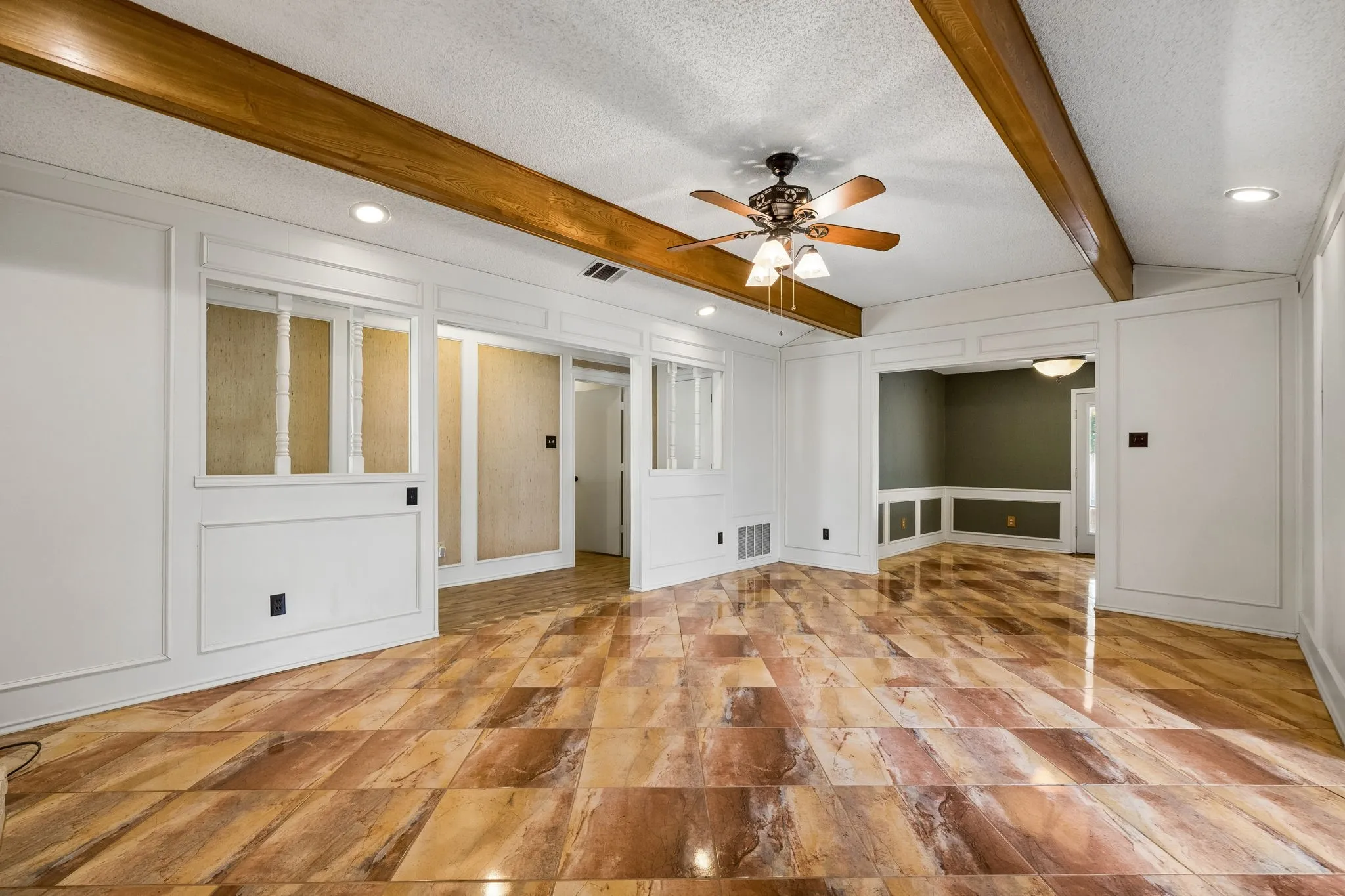 Single Family Residence For Sale in Ellis County , 110 Bryn Mawr Lane, Waxahachie, Texas 75165, 3 Bedroom, 2 Bathroom, Garage spaces, 2,172 Sqft, built in 1983, mls#21367458, Real Estate Agent in Waxahachie, Homes For Sale in Ellis county, Homes For Sale in Waxahachie, Realtor in Waxahachie Texas, Real Estate Brokerage Independent Realty Texas, Luminita Cordes Realtor