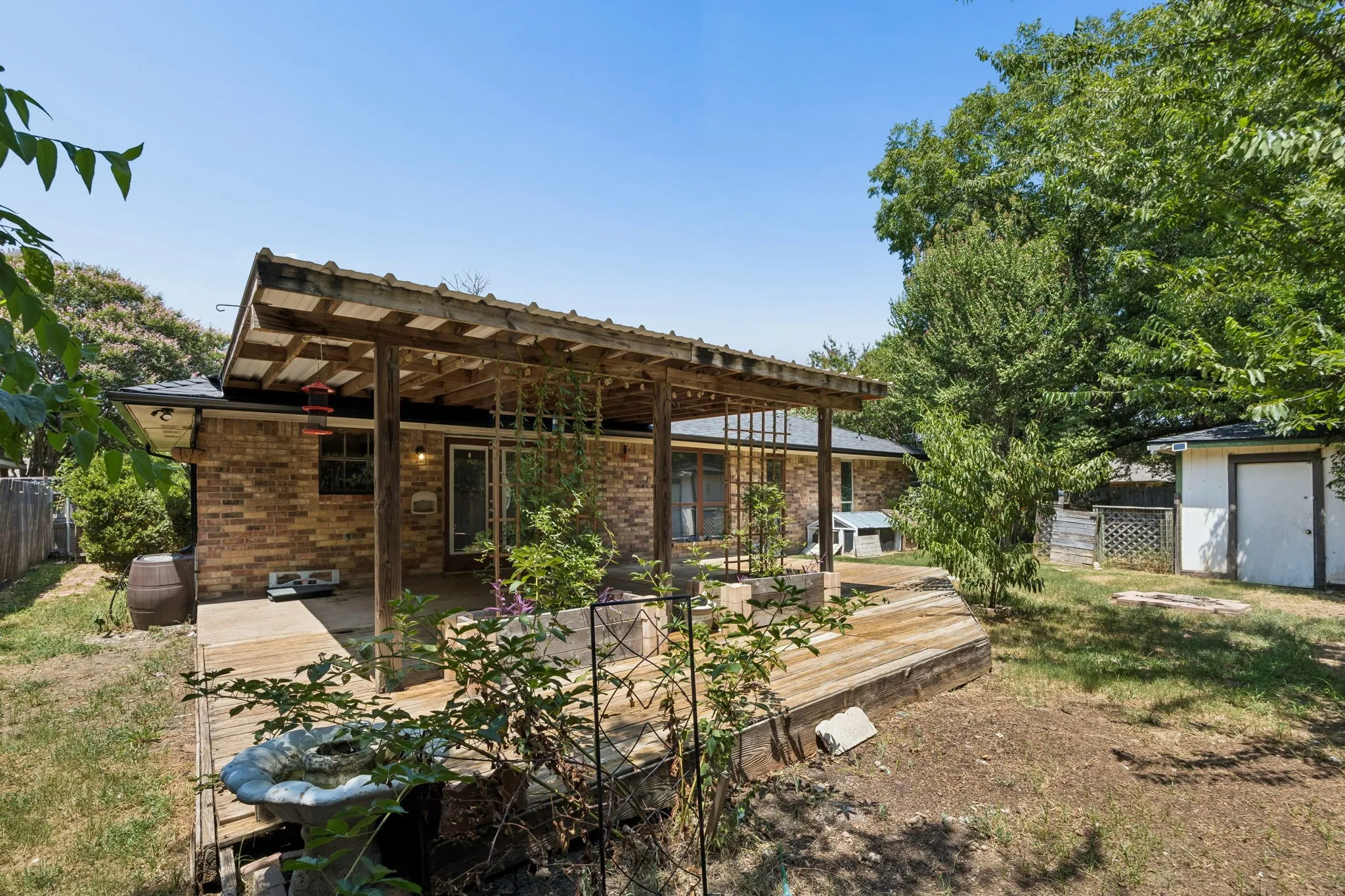 Single Family Residence For Sale in Ellis County , 110 Bryn Mawr Lane, Waxahachie, Texas 75165, 3 Bedroom, 2 Bathroom, Garage spaces, 2,172 Sqft, built in 1983, mls#21367458, Real Estate Agent in Waxahachie, Homes For Sale in Ellis county, Homes For Sale in Waxahachie, Realtor in Waxahachie Texas, Real Estate Brokerage Independent Realty Texas, Luminita Cordes Realtor