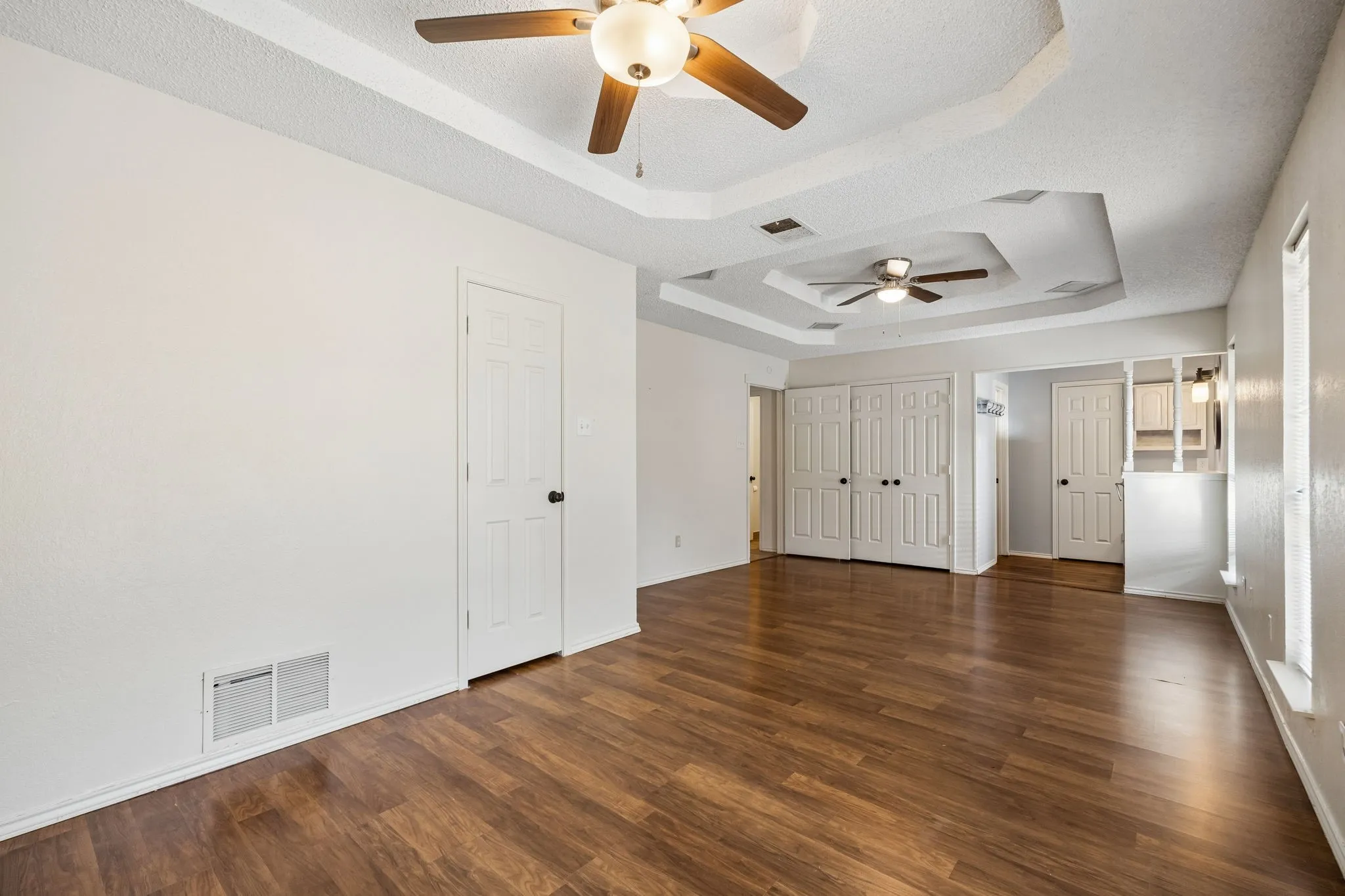 Single Family Residence For Sale in Ellis County , 110 Bryn Mawr Lane, Waxahachie, Texas 75165, 3 Bedroom, 2 Bathroom, Garage spaces, 2,172 Sqft, built in 1983, mls#21367458, Real Estate Agent in Waxahachie, Homes For Sale in Ellis county, Homes For Sale in Waxahachie, Realtor in Waxahachie Texas, Real Estate Brokerage Independent Realty Texas, Luminita Cordes Realtor