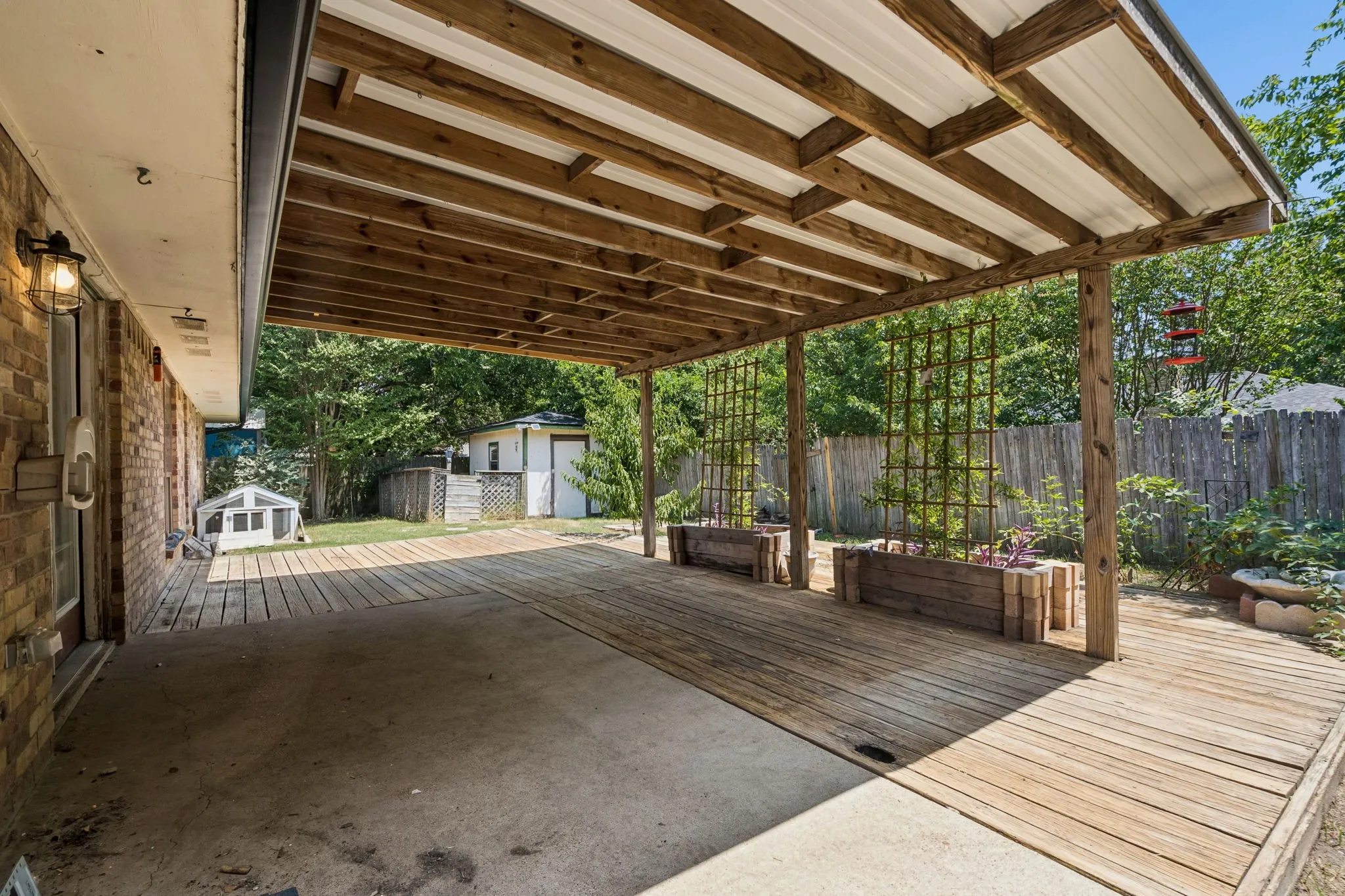 Single Family Residence For Sale in Ellis County , 110 Bryn Mawr Lane, Waxahachie, Texas 75165, 3 Bedroom, 2 Bathroom, Garage spaces, 2,172 Sqft, built in 1983, mls#21367458, Real Estate Agent in Waxahachie, Homes For Sale in Ellis county, Homes For Sale in Waxahachie, Realtor in Waxahachie Texas, Real Estate Brokerage Independent Realty Texas, Luminita Cordes Realtor