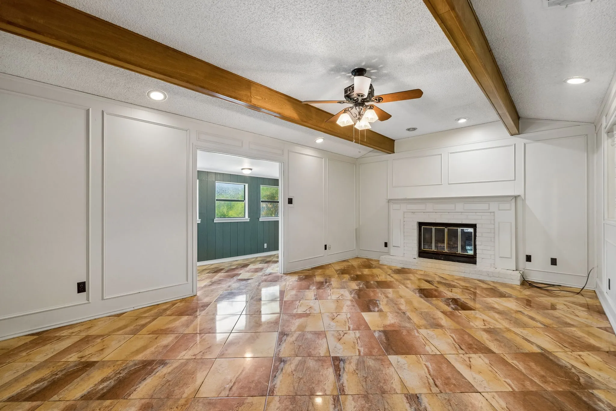 Single Family Residence For Sale in Ellis County , 110 Bryn Mawr Lane, Waxahachie, Texas 75165, 3 Bedroom, 2 Bathroom, Garage spaces, 2,172 Sqft, built in 1983, mls#21367458, Real Estate Agent in Waxahachie, Homes For Sale in Ellis county, Homes For Sale in Waxahachie, Realtor in Waxahachie Texas, Real Estate Brokerage Independent Realty Texas, Luminita Cordes Realtor