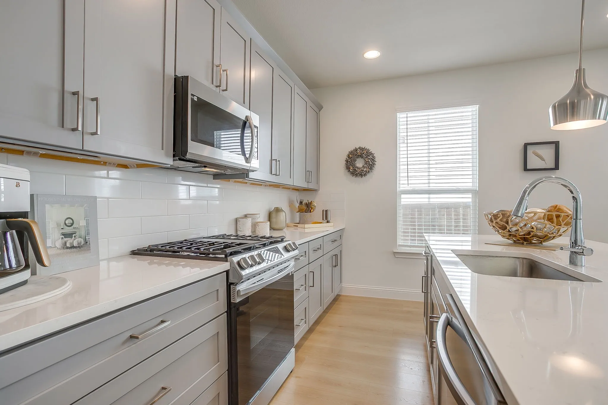 Townhouse For Sale in Tarrant County , 3461 Vista Highlands Lane, Fort Worth, Texas 76135, 3 Bedroom, 4 Bathroom, 2 Garage spaces, 1,697 Sqft, built in 2022, mls#21367841, Real Estate Agent in Fort Worth, Homes For Sale in Tarrant county, Homes For Sale in Fort Worth, Realtor in Fort Worth Texas, Real Estate Brokerage Independent Realty Texas, Luminita Cordes Realtor