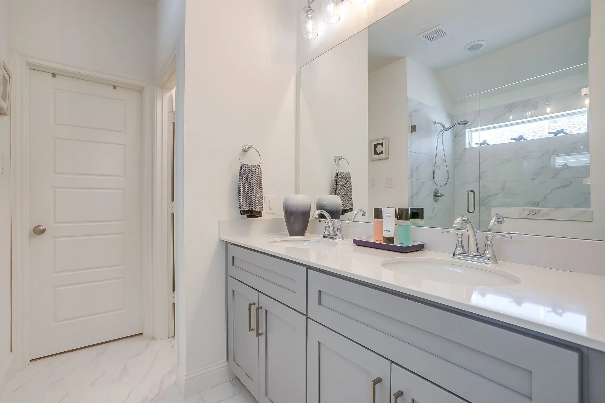 Townhouse For Sale in Tarrant County , 3461 Vista Highlands Lane, Fort Worth, Texas 76135, 3 Bedroom, 4 Bathroom, 2 Garage spaces, 1,697 Sqft, built in 2022, mls#21367841, Real Estate Agent in Fort Worth, Homes For Sale in Tarrant county, Homes For Sale in Fort Worth, Realtor in Fort Worth Texas, Real Estate Brokerage Independent Realty Texas, Luminita Cordes Realtor