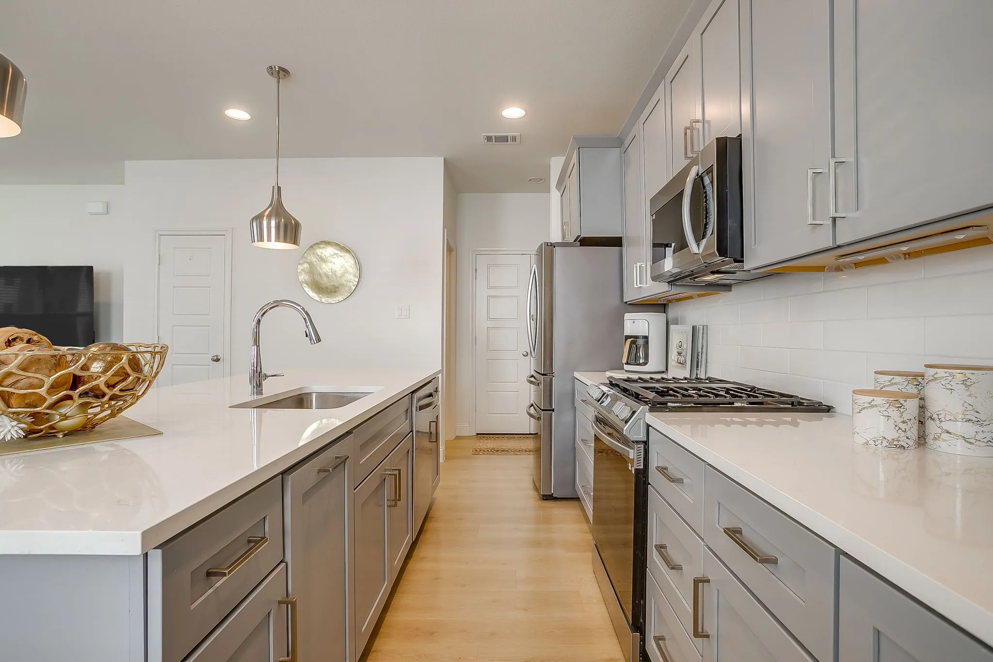 Townhouse For Sale in Tarrant County , 3461 Vista Highlands Lane, Fort Worth, Texas 76135, 3 Bedroom, 4 Bathroom, 2 Garage spaces, 1,697 Sqft, built in 2022, mls#21367841, Real Estate Agent in Fort Worth, Homes For Sale in Tarrant county, Homes For Sale in Fort Worth, Realtor in Fort Worth Texas, Real Estate Brokerage Independent Realty Texas, Luminita Cordes Realtor