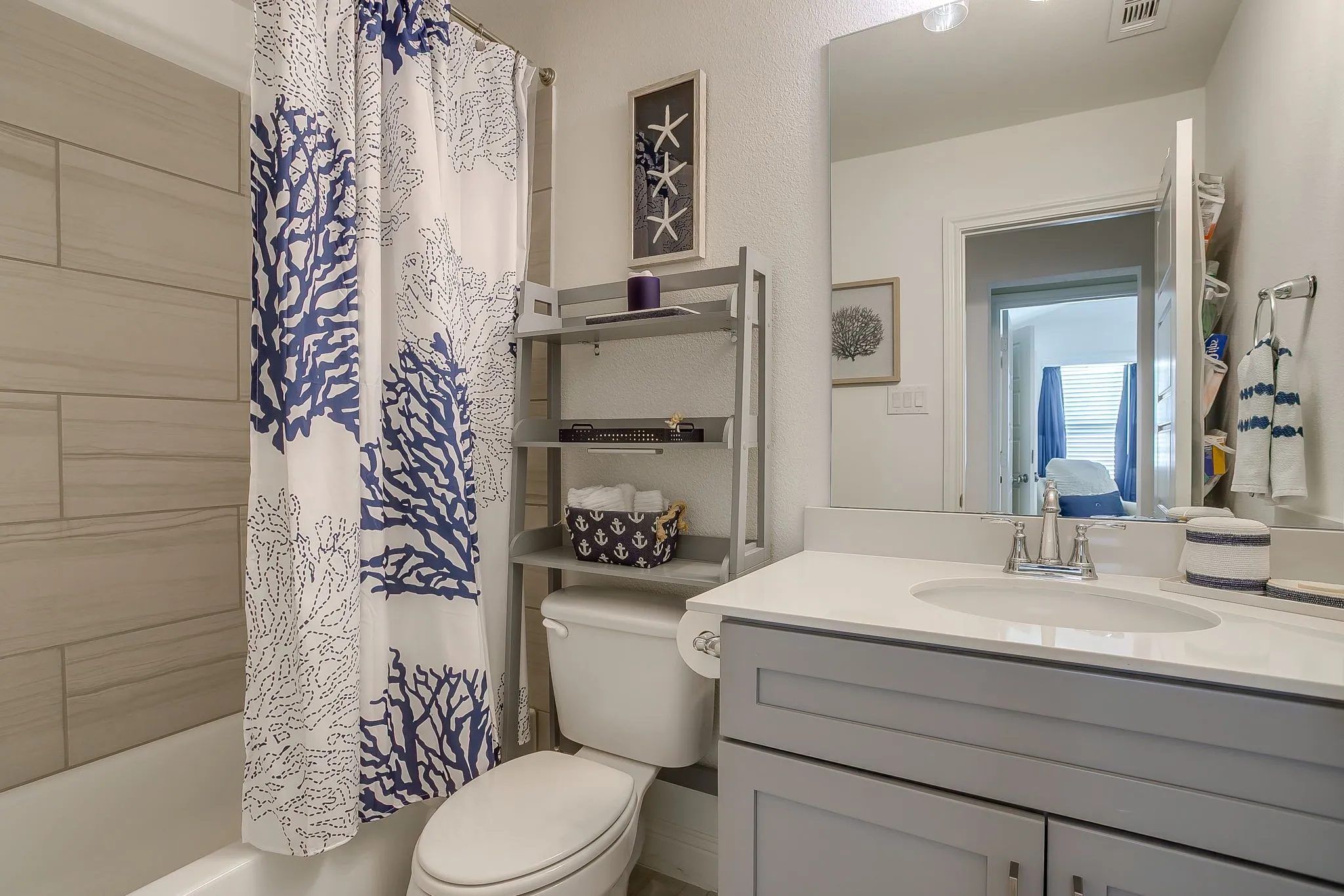Townhouse For Sale in Tarrant County , 3461 Vista Highlands Lane, Fort Worth, Texas 76135, 3 Bedroom, 4 Bathroom, 2 Garage spaces, 1,697 Sqft, built in 2022, mls#21367841, Real Estate Agent in Fort Worth, Homes For Sale in Tarrant county, Homes For Sale in Fort Worth, Realtor in Fort Worth Texas, Real Estate Brokerage Independent Realty Texas, Luminita Cordes Realtor