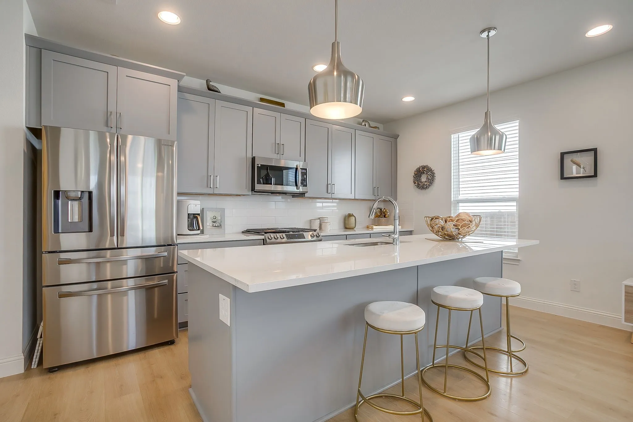 Townhouse For Sale in Tarrant County , 3461 Vista Highlands Lane, Fort Worth, Texas 76135, 3 Bedroom, 4 Bathroom, 2 Garage spaces, 1,697 Sqft, built in 2022, mls#21367841, Real Estate Agent in Fort Worth, Homes For Sale in Tarrant county, Homes For Sale in Fort Worth, Realtor in Fort Worth Texas, Real Estate Brokerage Independent Realty Texas, Luminita Cordes Realtor